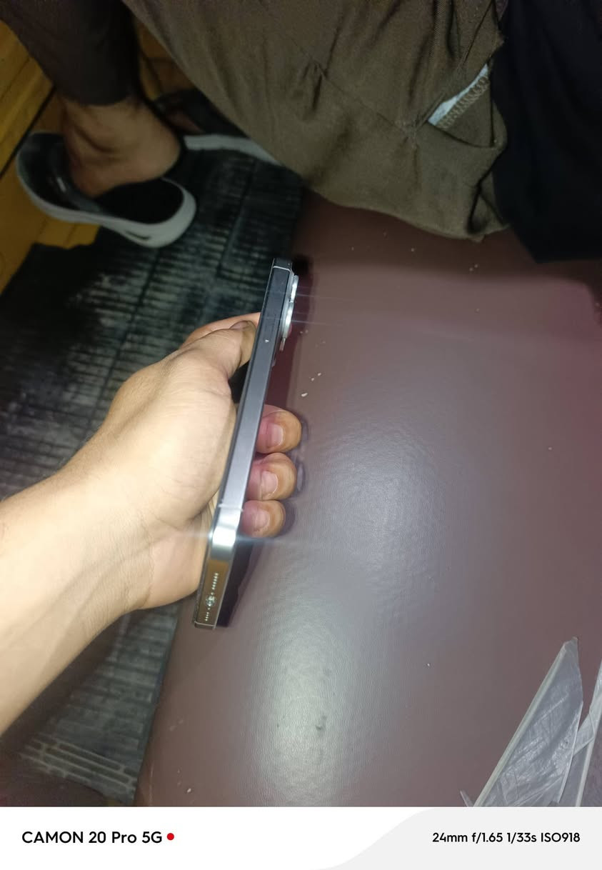 سلام عليكم ايفون15 برو ماكس 
ذاكرة ٢٥٦ + دبل شريحه 
مبدل شاشة اصليه + كامره 
بطاريه ٨٩ 
العنوان بغداد الشعب 
السعر ٧٠٠ وقابل للتفاوض
***********

