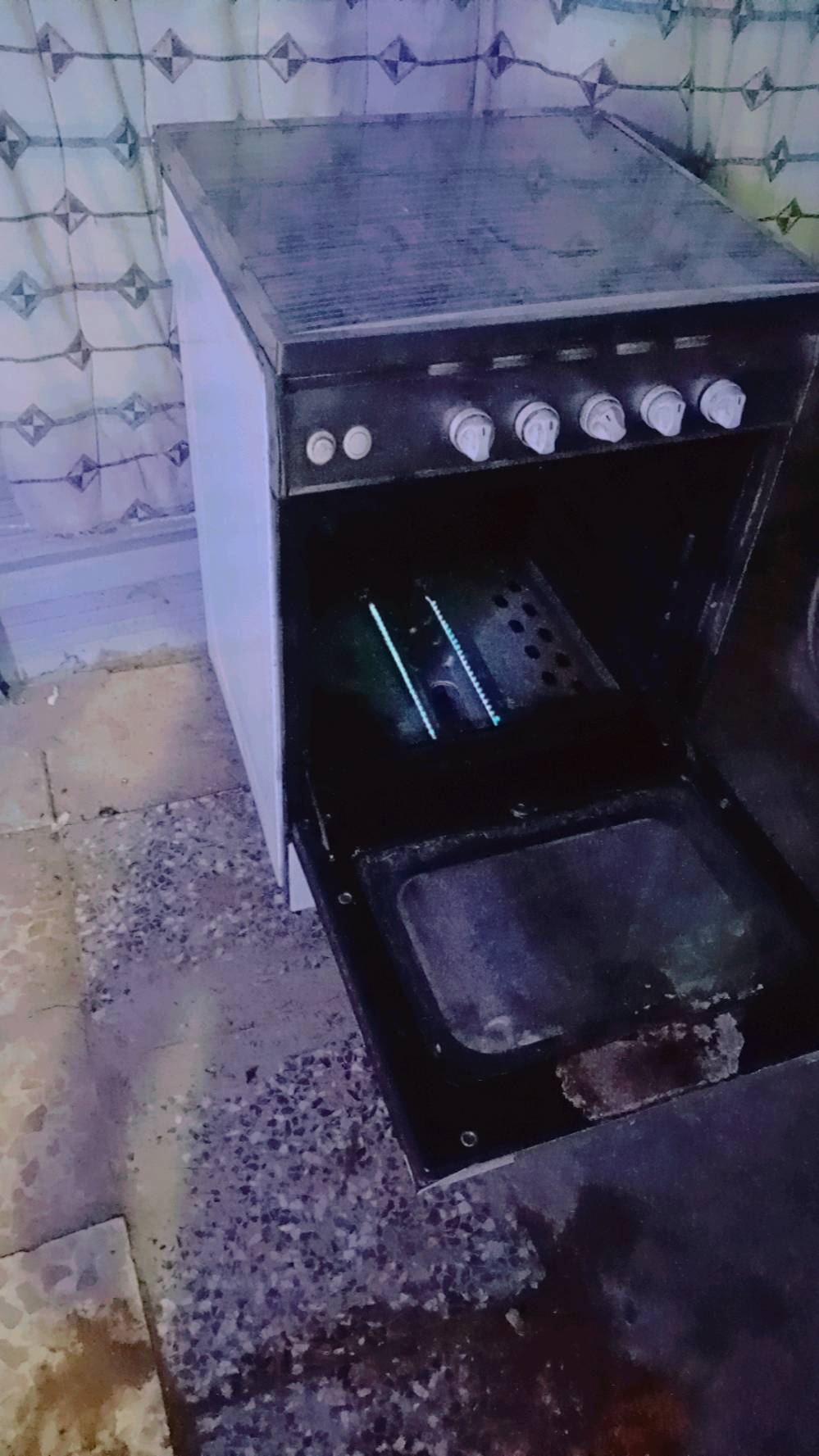 سلام عليكم ورحمه الله وبركاته طباخ مصري ناره حلوه وزركه للبيع سعره ٦٥ بي مجال للشراي مكاني بغداد الكرخ الحريه