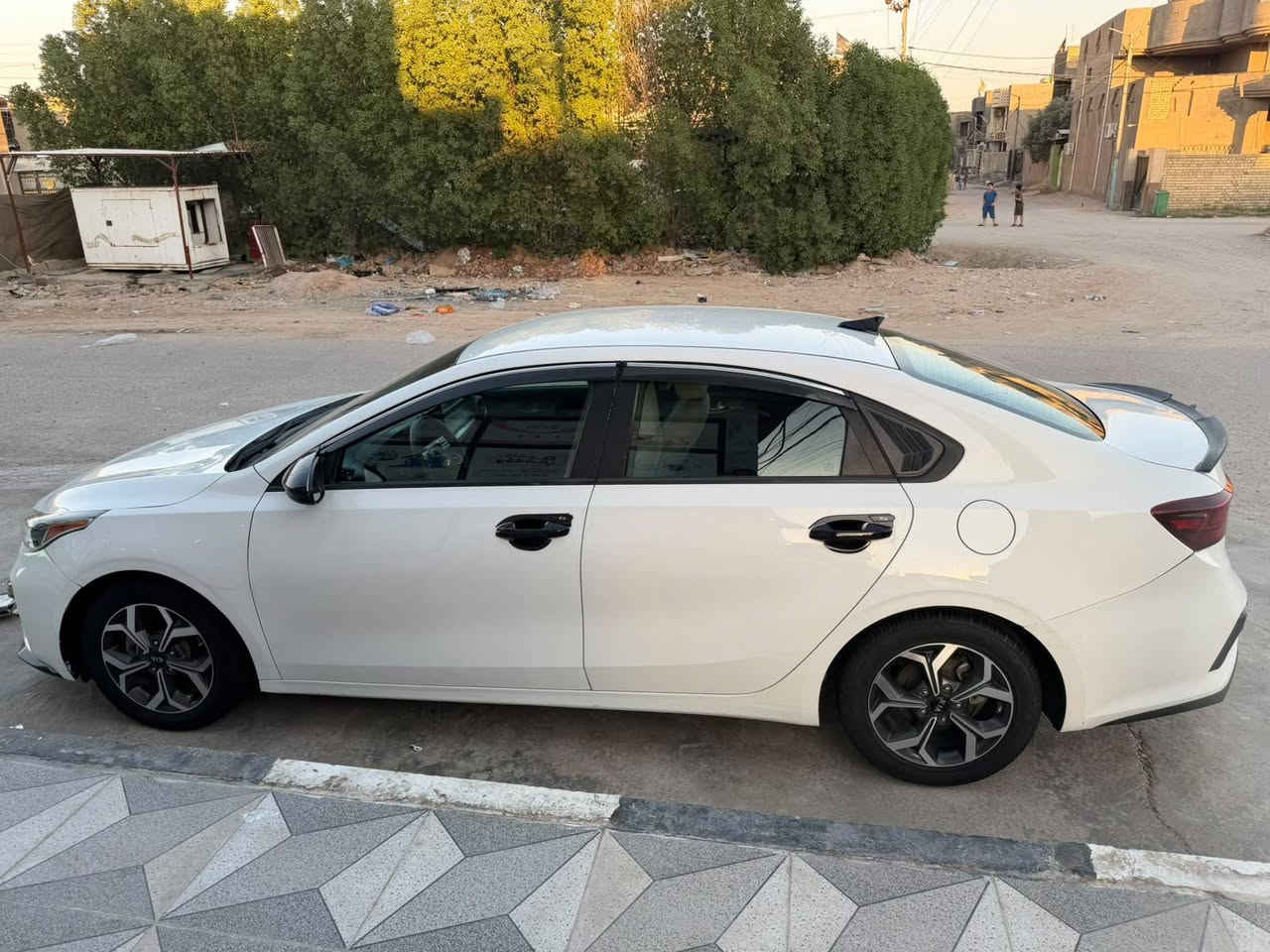 السلام عليكم 
فورتي وارد امريكي 2019 
رقم بغداد باسمي سنوية جديده هزه جديده 
ضرر السياره بنيد بدل ومصبوغ 
وبيه حالوب بلقمار مايبن بس بالسونار 
مكينه ٢٠٠ دوش مامفتوح 
كير ايتي 
السياره جاهزه من كلشي 
لايت زنون عالي ناصي 
دوشمه جديده 
الارضيه جلد 
السياره مال بيت عله يدي 

السعر 130 وبيه مجال شي قليل 
لاتصال ***********
