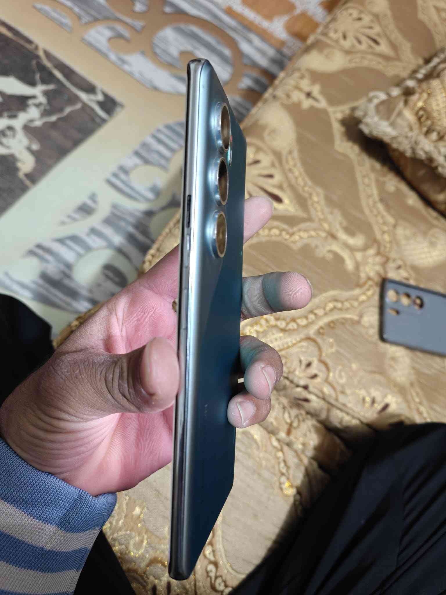 تكنو كامون 40 برو 5جي • ٢٥٦/رام ٨+٨ • بطارية ٩٨%