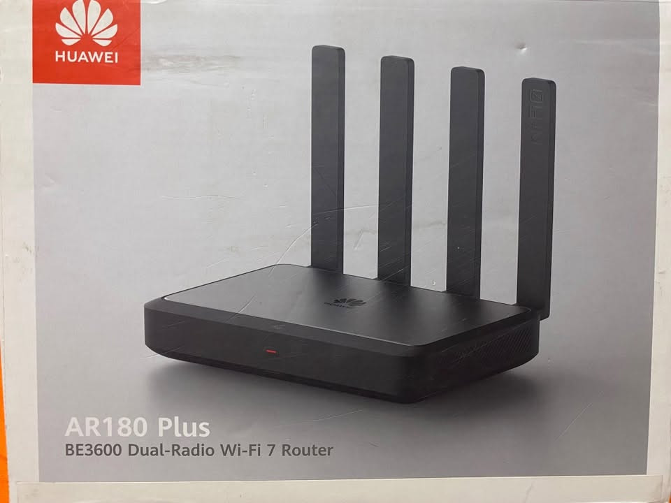 HUAWEI AR180 Plus
للبيع كافة ملحقاته موجودة الجهاز فقط مفحوص
ومشغل ساعات . 
سبب البيع شركة فايبر يكولون فقط راوترات الشركة متوافقة مع بدالاتنا 

السعر 110 قفل مع التوصيل 

 واتساب ***********

نص مكتوب في الصور:
- HUAWEI eKit وصل حديثا راوتر هواوي 7 Wi-Fi Huawei eKitEngine AR180 Plus سرعة خارقة + أداء احترافي للشركات والمنازل المتطورة أهم المميزات سرعة تصل إلى 3600 Mbps (Wi-Fi 7) Dual-Band (2.4GHz + 5GHz) منفذ إنترنت سريع GE WAN 2.5 عدد 4 منافذ LAN Gigabit تغطية قوية وثابتة مع Mesh حماية وأمان عالي (Enterprise Grade) تشغيل صامت بدون مروحة المواصفات استهلاك طاقة منخفض: 7W فقط أقصى استهلاك: 13W يدعم العمل المتواصل بكفاءة عالية تصميم أنيق مناسب للمكتب أو الجدار يتحمل درجات حرارة من 0 إلى 40C مثالي لـ: الكافيهات الشركات والمكاتب الاستخدام المنزلي المتقدم الشبكات الكبيرة 3600 سرعة تصل إلي Mbps Wi-Fi 7 Dual-Band (2.4GHz + 5GHz) 1 x 2.5GE WAN 4 x GE LAN
