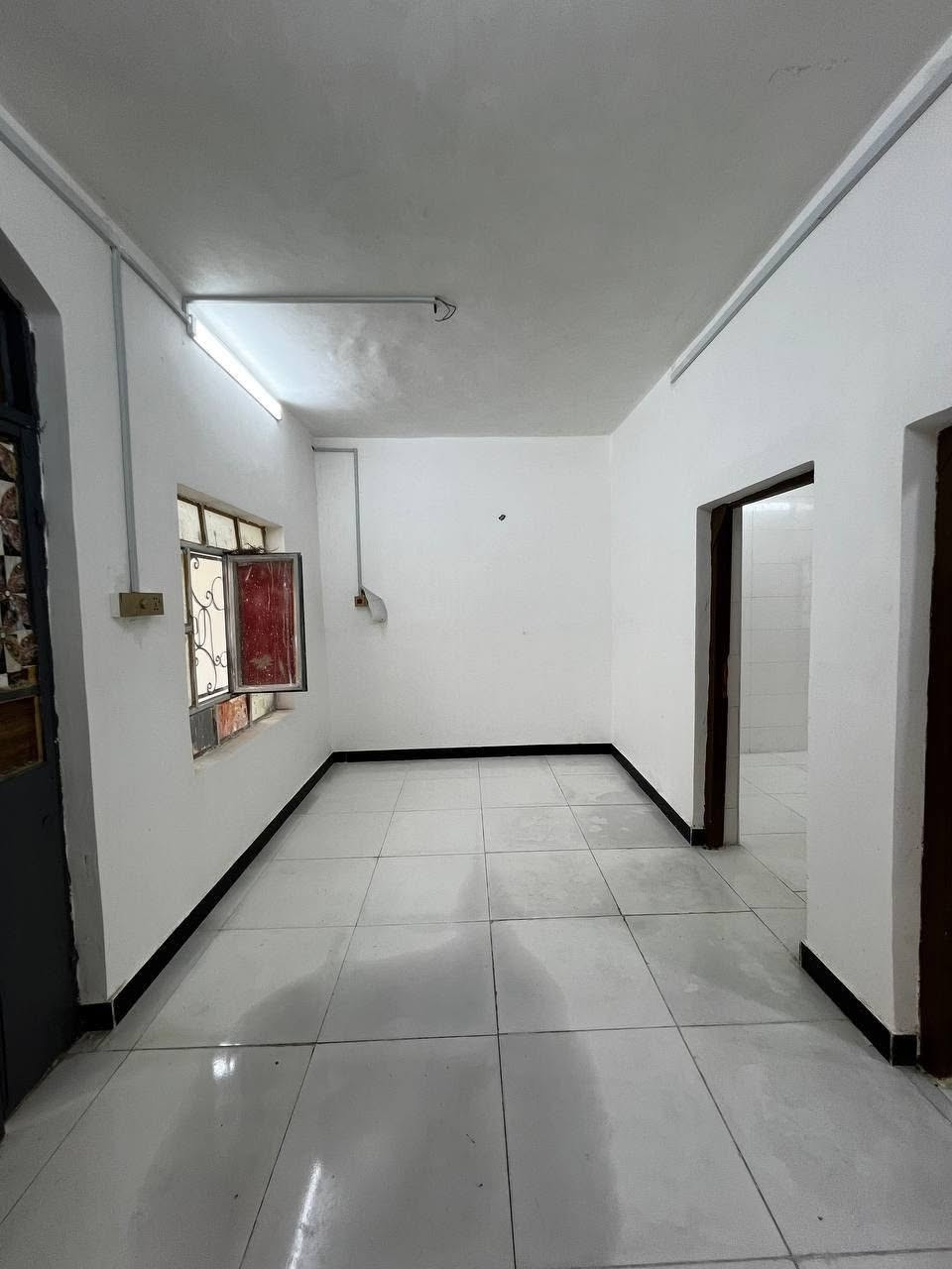 🏡 فرصة مميزة | دار سكن بسعر مناسب جداً 🏡
📋 تفاصيل العقار:
📏 المساحة: 120 متر مربع
📜 النوع: طابو زراعي عراقي (نموذج 25)
🏠 محتويات الدار:
🚗 كراج واسع + 🌳 حديقة أمامية
🛋️ استقبال
🛋️ صالة
🛏️ غرفة منام
🍳 مطبخ
🚿 صحيات داخلية
🚽 صحيات خارجية
🧱 طارمة خارجية خلف البيت مع درج
📍 الموقع:
العنوان: أبي الخصيب - طريق الوسطي (قرب مدارس طيور الخصيب الأهلية)
💰 السعر:
45 مليون دينار (قابل للتفاوض)
📞 للإستفسار ومزيد من التفاصيل:
📱 *********** (أبو أمير)
📱 *********** (حسن أبو كيان)
