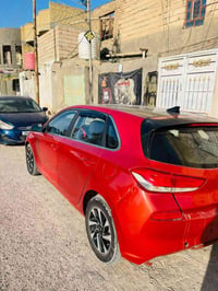 انتره احمر اللون مكينه 2000 موديل 18 مداور فول مواصفات هاش باك 0782416...