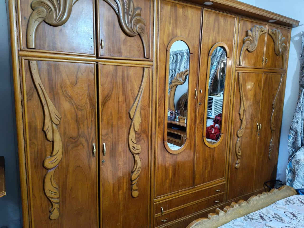 غرفة اخشاب للبيع ٦ باب داخل خارج صاج ملحق للاتصال اول المراسلة ***********
