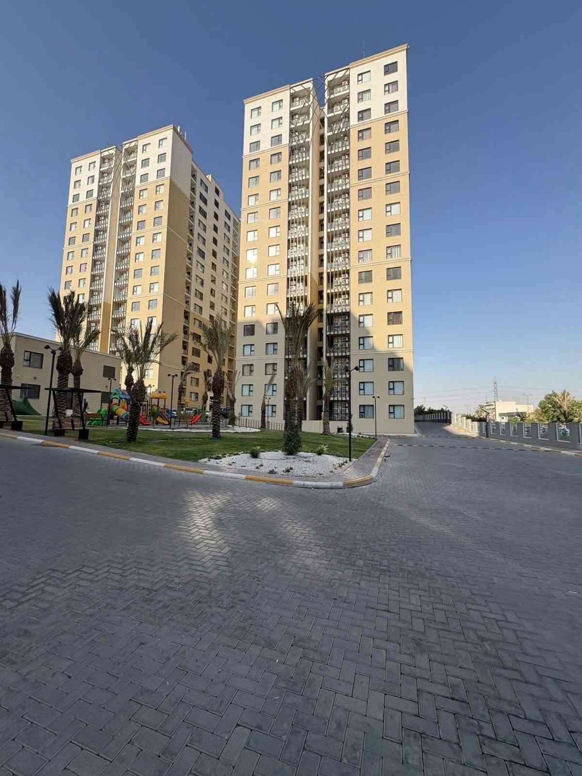 شقة للايجار  بسعر مناسب 
 بمجمع الروان السكني مجاور كليه الرشيد 
200 متر 3 غرف نوم  3حمام ومطبخ مجهز كامل وسبالت طابق ناصي  واطلاله لطيفة جدا 
 
 للاستفسار ***********
