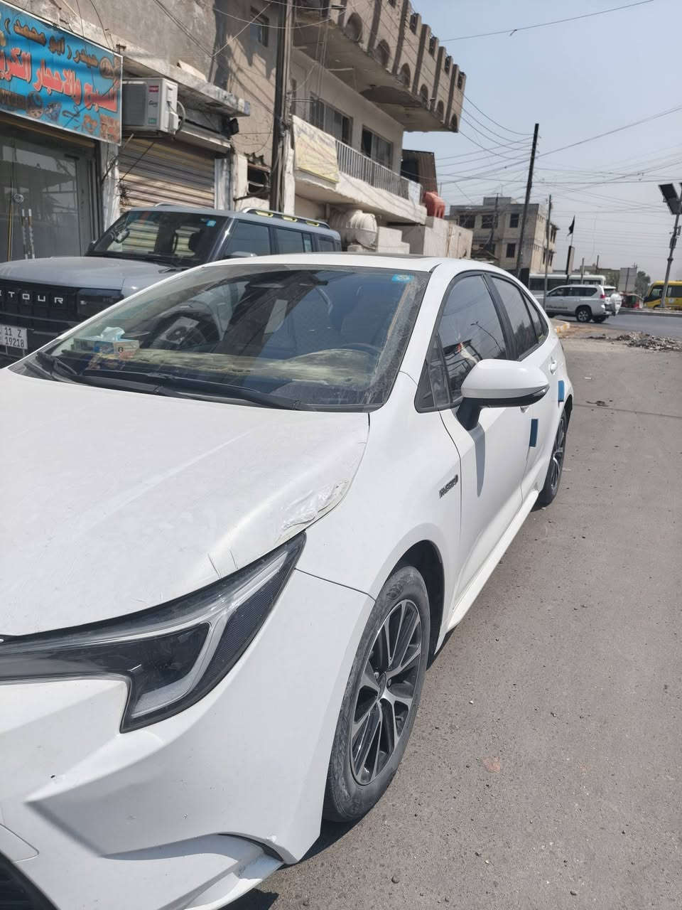 السلام عليكم من رخصت الادمن كورلا موديل 24 خليجية تجميع السيارة مكفولة من الصبغ والتبديل والبارد قطعتين تبريد داخل جلد لونين فول مواصفات كشن كهرباء راداد ماشية 30 الف مكينة وكير مكفولات رقم بغداد بسمي  بيها بعض الملاحضات بيها رصعة وباقية على وضعها بالصندوك و شخط بالباب معروضة ب148 وبيها مجال بسيط مكانها بغداد الاتصال على الرقم ***********
