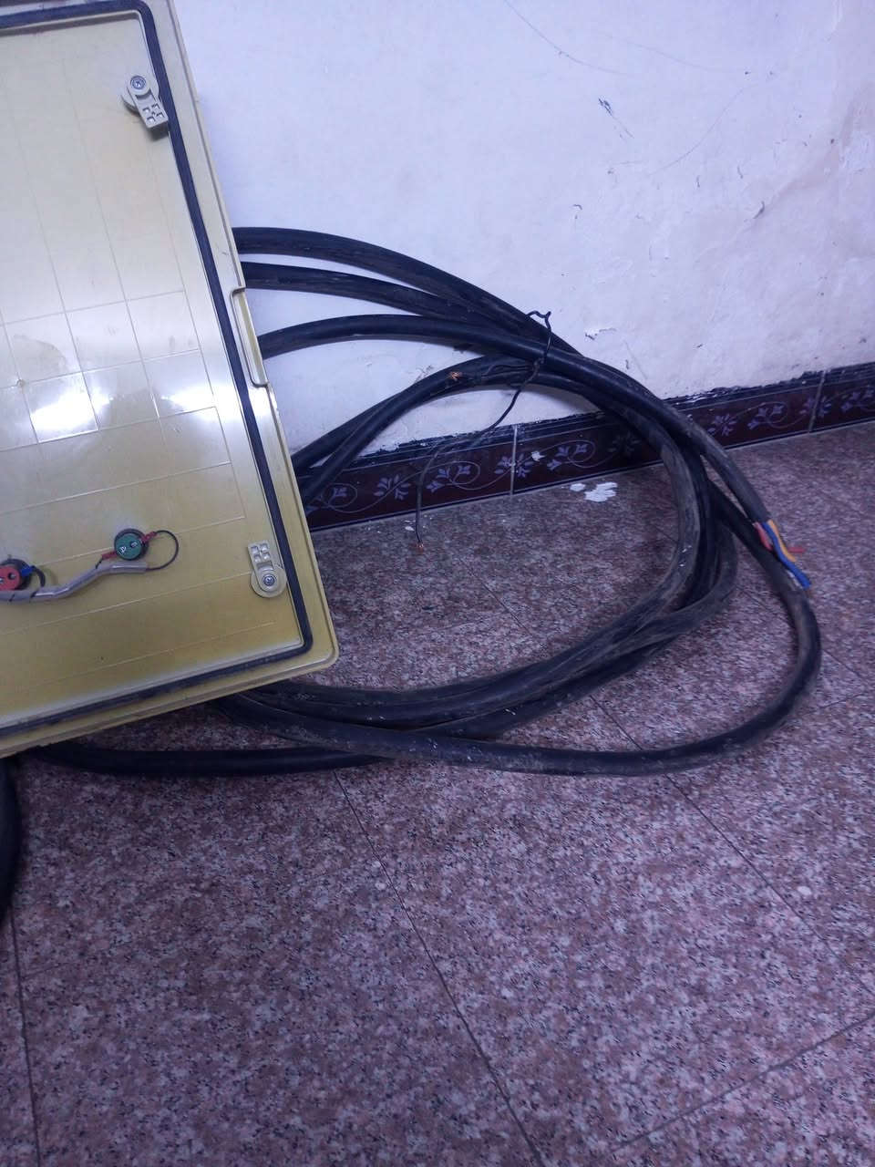 مولدة بركينكز ٣٠ kw بريطاني محرك + غرفة سايلنت بريطاني اصلي 
ساعات تشغيل ٥٤٠ ساعة فقط شهرين استخدام 
اويا كيبل ٢٠ متر + برد اتو سعر ٦٠٠ دولار + تانكي كاز 
دهن جديد و فلتر دهن جديد
سعر ٤٧  ورقه
***********
