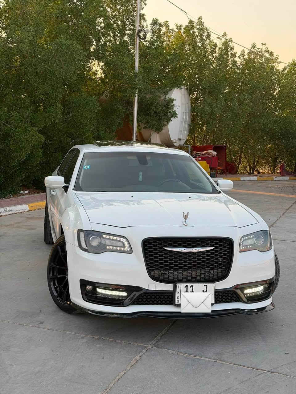 بيع نقد   او مراوس بكوري مناسب          السعر 185وبيه مجال قليل 
مواصفات كرايسلر 300C. موديل 2020 اصل 18
رقمه بغداد بسمي شرط مداور ثاني يوم سنويه ما ساقطه  وهزه وملصق جديد صاله شهر 
* محرك V6 سعة 3.6  
* ناقل حركة أوتوماتيكي 8 سرعات* ،  
تو ويل .
* مقاعد جلد فاخرة مع تحكم كهربائي، وتدفئة وتهوية 
* شاشة لمس مع نظام Uconnect 
* ).السياره وارد كندي عداد خليجي 
* كاميرا خلفية
* فتحة سقف بانورامية ).
* تشغيل السيارة بالبصمة مع الدخول الذكي.
* مكيف أوتوماتيكي ثنائي المناطق.
ويل20 تو سايز جديد 
ماشيه60m
السياره استخدام شخصي 
ما مشتغله خط
حداديه كير مكينه تبريد كلشي جديد
*
صبغ فقط بنيد  وشبرين كارت بجاملغ الخلفي 
الكشر صافي لا رصعه لا شخط لا بارد لا حالوب 
اللاستفسار (***********
