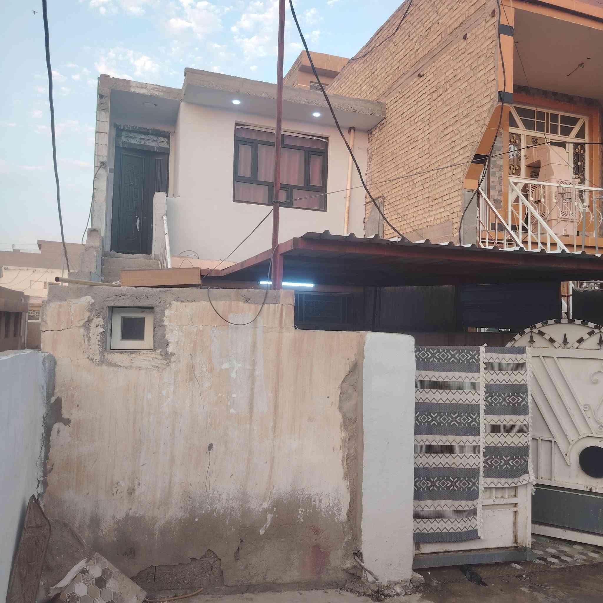 سلام عليكم بيت مساحه 120 ب شفته مجاور مدرسه الصمعي
قرب مخبز ستطبول يتكون طابق ثاني ستقبال 3×4.  غرفه نوم3×3 وراها منور 1ونص×7 . مطبخ 2×1.5. ممر من الاستقبال على الغرفة 1.50 × 6 حمام 1×2.0
***********
***********
