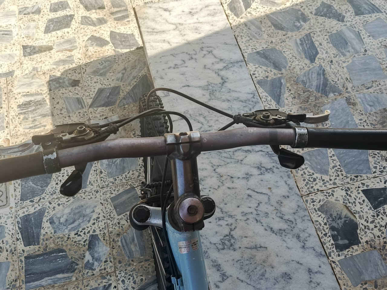 بايسكل جينت ماركه معروفه درجه اولئ
بايسكل مختم جينت مامبدل قطعه غير الكير فقط
بايسكل نضيف دبلاته شغاله فول 
لشه المينوم يعني ريشه
كير امامي شغال فول 
كير الخلفي يحتاج تعير
السعر 95 بي مجال بسيط
مكاني موصل سيدتي جميله 
رقم *********** او اكتب تعليق و اطبلك خاص
