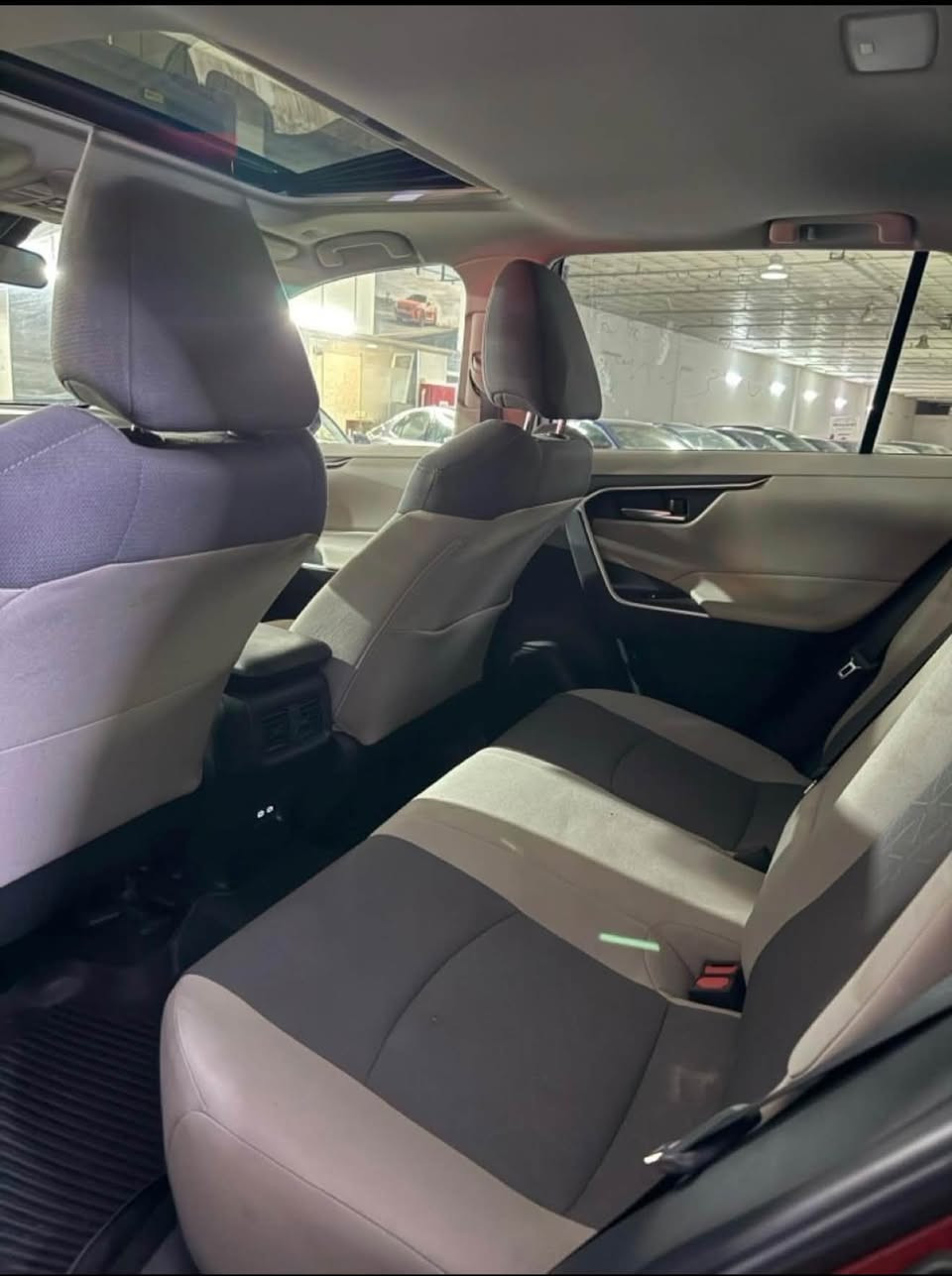 TOYOTA RAV4, XLE, 2025                                السعر. 209 ورقه 
موديل  2025
                                             
بريميه فول.  موصفات🔥🔥🔥
رقم كاتى 

بانزين 

ماشيه20 ميل

لون مارونى   

فول مواصفات 

فتحه 

بصمه 

كرسي كهرباء 

صندوك كهرباء 

نقطه عمياء  

 دفع رباعي 4*4

الحادث 

واحد جاملغ سبوغ بس بدون ارباك بدون دواخل 

للاستفسار 
***********📞
