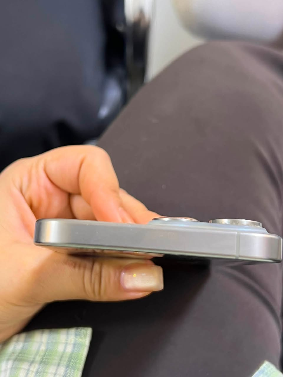 ايفون ١٥ برو ماكس
ذاكرة ٢٥٦ 
بطارية ٨٥ 
نضيف ابد ما مفتوح  
بس كسر بلشاشه  واضحه بلصوره  ابد ابد ابد ما ماثر ع المس ولا الكامير  
سعره ٨٥٠ وبي مجال لشراي 
*********** 
مكاني شعب شراي اتصل
