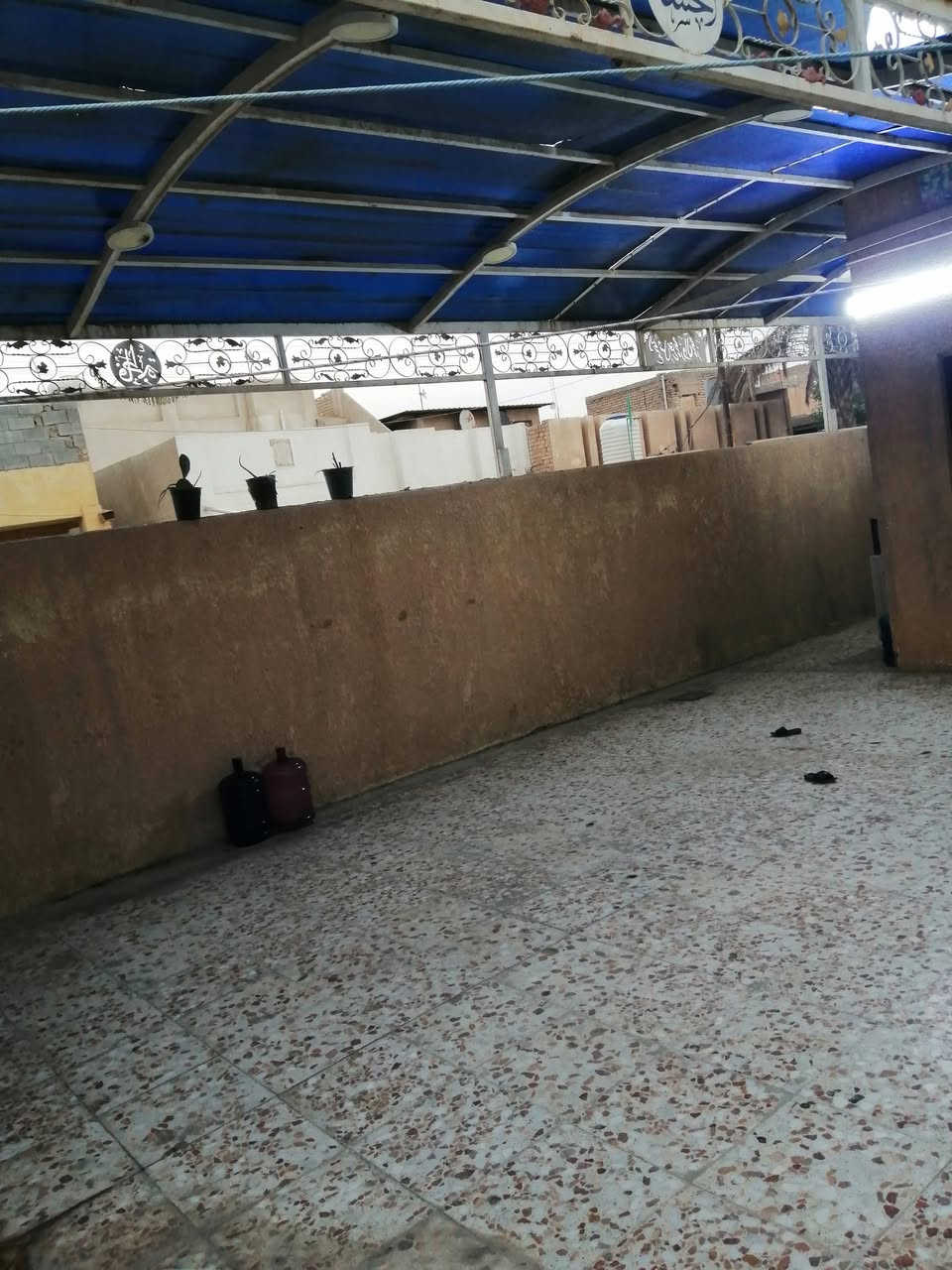 بيت للبيع..  حي الزهراء 
شارع الجمعيه يتكون ٣ غرف نوم مطبخ حار وبارد ومخزن صحيات فوك وجوه صاله واستقبال وهول مساحه ٢٠٠م ركن
السعر ٩٥ وبي مجال
الاستفسار اكثر ***********
