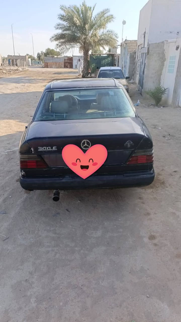 مرسيدس دب للبيع مكينه بطه جديده
***********
