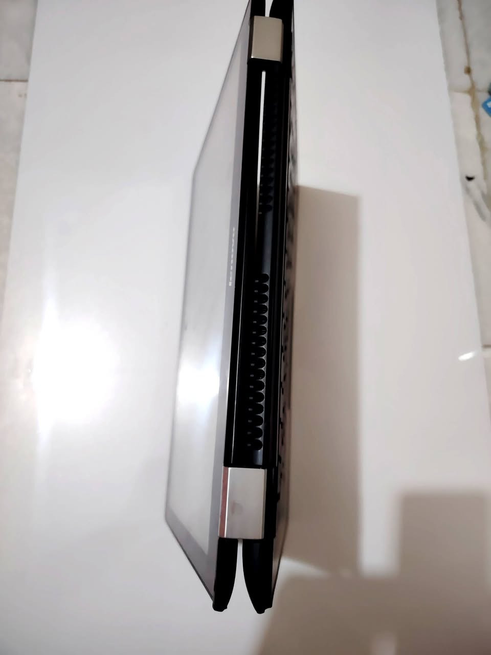 عروض نانوتكنولوجي 
لابتوب lenovo ideapad yoga 400_500ipad كوراي فايف من فئة  الجيل الخامس  برام 8 كيكا  و هارد 256 كيكا نوع ssd بنظافة عالية. 

💭 مواصفات اللابتوب⚡⚡⚡⚡ ⬇️
Lenovo yoga x380 
Core i5 - 5 
Ram: 8 GB 
Hard: 256 GB - SSD
Graphic card: Intel (R) HD Graphics 620 - 4 GB
Screen: 14 Inches 
Keyboard: English - Arabic
شاشه لمس قلاب 360 درجة 
كوراي فايف - الجيل الخامس 
رام: 8 كيكا 
هارد: 256 كيكا - SSD
كرت شاشه داخلي 8 كيكا 
حجم الشاشه 14 انج لمس قلاب 
كيبورد ضوئي - ليزري ( عربي - انكليزي) 
السعر: ٢١٠  الف دينار فقط.

🎁🎉  الهدايا والملحقات 🎉🎁

♡ حقيبة
♡ ماوس 
♡ شاحنة 

⭐️ يوجد توصيل لجميع محافظات العراق 🚚
♡ 5 ألف لبغداد.
♡ 7 ألف لجميع المحافظات.

📝 للحجز والاستفسار، 
يرجى التواصل معنا عبر ماسنجر الصفحة
او عبر الواتساب: ***********
🤝 مركز نانو تكنولوجي 
لبيع وشراء اللابتوبات المستخدمة في العراق
العنوان: بابل - المحاويل - حي الاسرة 

ضمان من اي عطل لعشرة أيام لجميع القطع.
