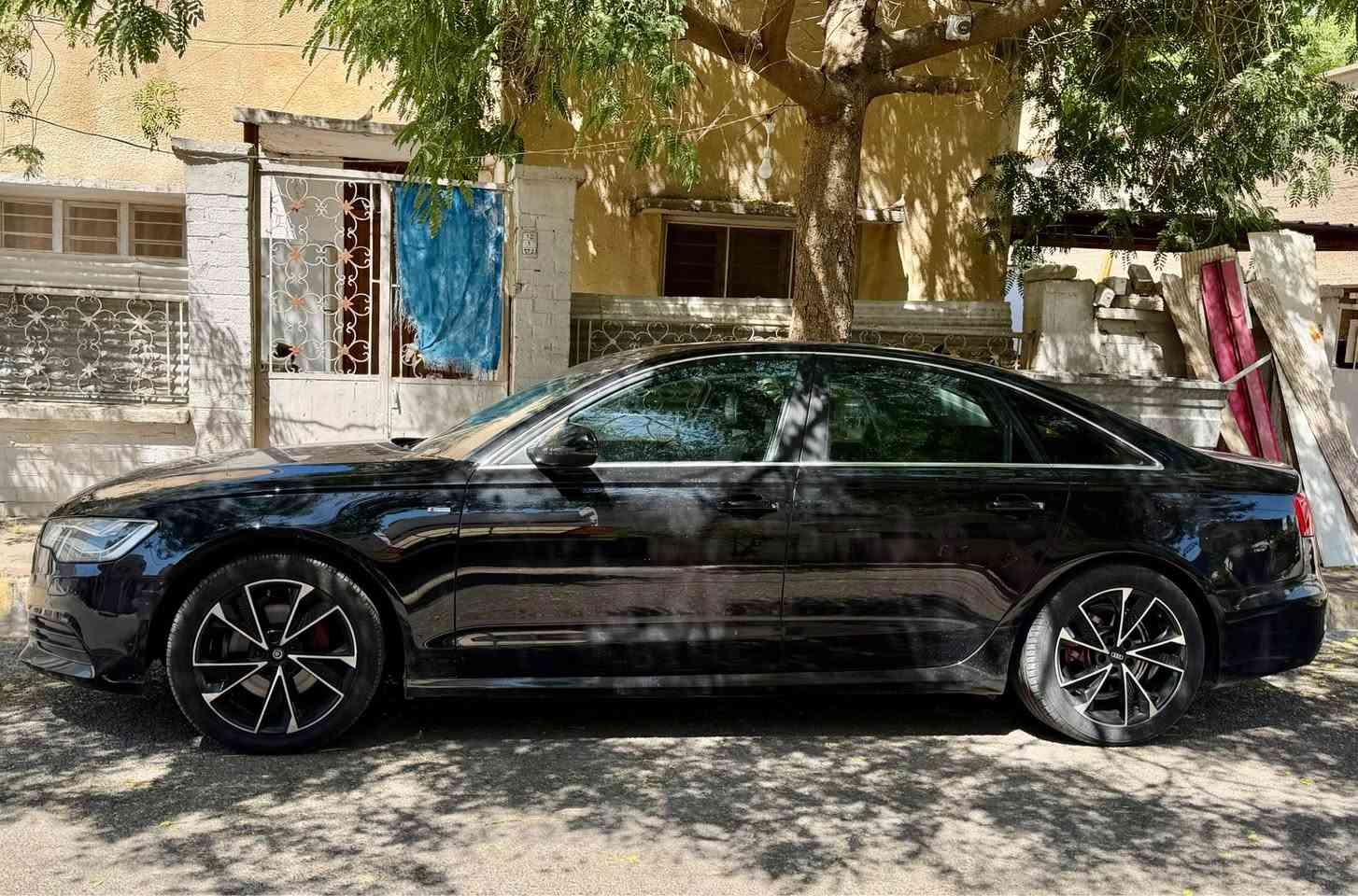 ***********
بيع او مراوسة 
اودي A6  S-LINE
موديل 2014 خليجي 
محرك V6 تنفس طبيعي و گير 7 نمر 
نظام Quattro أقوه دفع رباعي بالألماني
مواصفات فول الفول  
حساسات 360 درجة 
كامرات 360 درجة 
لايتات داينمك 
كشنات جلد والكنتارا
شاشة كبيرة 
ومواصفاتها S_LINE حقيقي  
وعليها برمجة RS6 🔥صاروخ أرضي
ميحتاج اذكرها وحدة وحدة

الصبغ فق ربع جاملغ امامي جهة السكن و ربع بونيد بدون دواخل

تبريد و محرك وكير و اكسل بشرط فقط يحتاج خيال

السعر 107 وبيها مجال  قليل ان شاء الله 
مكان السيارة كركوك 
..$***********..$ كركوك, العراق
