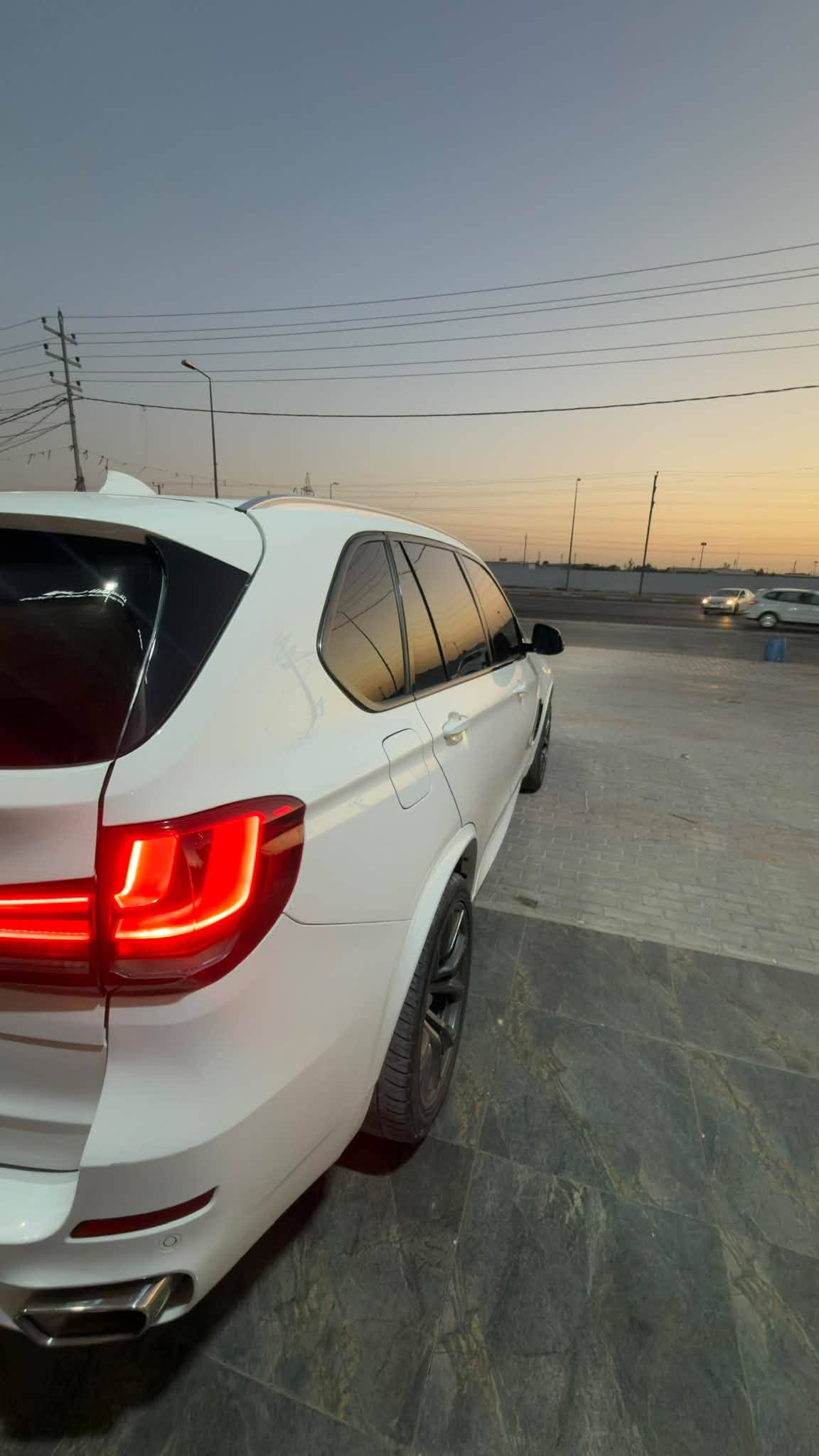 السلام عليكم اخوان
‏ 2017🔥 BMW X5 M competition Kit🇩🇪
ستة سلندر 3000 تون تيربو
 S drive 35i N55 
للبيع
لون ابيض
رقم اربيل الجديد 
هزة وسنوية جديدة باسمي يعني التحويل نفس الدقيقة 🔄
بيها كتاب تضليل 80% 🏴
داخل مشمشي 

السيارة نقص برغي مابيها ✅

‎ السيارة فول مواصفات خنك

‎‏‎🔸بنوراما

‎‏‎🔸نظام القيادة الذاتية

‎‏‎🔸كاميرة خلفية بدقة عالية

‎‏‎🔸رادار لقراءة خطوط الشارع

‎‏‎🔸رادار جانبي 

‎‏‎🔸حساسات

‎‏‎🔸شاشة كبير لمس 

‎‏‎🔸سستم صوت

‎🔸اوتوستوب

‎‏‎🔸مقاعد فول تحكم كهربائي

‎‏‎🔸مقاعد الامامية تدفئة

‎‏‎ 🔸(عدة الوان) انارات داخلية

‎‏‎🔸اضويه اماميه ذكية

‎‏‎🔸نظام النقطة العمياء

‎‏‎🔸اهتزاز الاستيرن عند اقتراب السيارات 

‎‏‎🔸نظام Auto Hold

‎‏‎🔸انظمة قيادة متعددة ( SPORT + SPORT plus + COMFORT+ ECO + INDIVIDUAL) 

‎‏‎🔸مقاعد خزن ميموري  

🔸‎‏  بصمة تشغيل

‎‏‎🔸حساسات اصطفاف ( امامي + خلفي ) 

‎‏‎ 🔸مريا طوي كهرباء + قلاب عند الرجوع للخلف 

‎‏‎🔸ستيرن كهربائي

‎‏‎🔸شفتات على الاستيرن  ( شفتر ) 

‎‏‎🔸نظام ملاحة ( NAV + MAP ) 

‎‏‎🔸مكيف ( امامي + خلفي ) منفصل

‎‏‎🔸نظام  carplay +android 

‎و بعد هواية مواصفات متنذكر 

‎السيارة وارد امريكي 

حادثها بنيد مصبوغ وباب مبدل

محرك و كير كفالة ، تبريد منظومة كاملة جديدة ثلج
حدادية جديدة ومنظومة مي بلادية اي حماوة او مشكلة بالسيارة مبيها
شواصي لغود تكم كفالة اي دواخل مبيها

السيارة ربع متصرف عليها 

ماشية 120 ميل

السعر 210$ وبيها مجال 
مكان السيارة كربلاء  ‏‎

‎للاستفسار 
***********
***********
