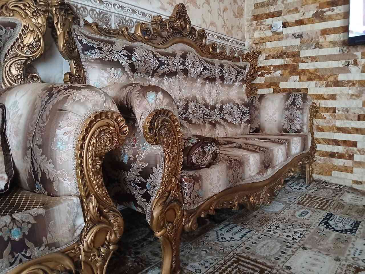 ١٠ مقاعد • بحالة جيدة • بدون كسر