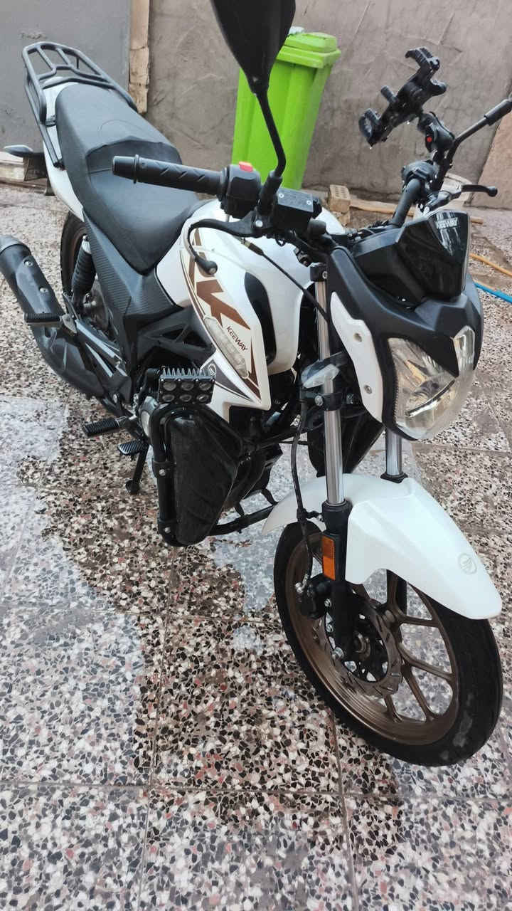 سلام عليكم دراجه البيع RK 200cc
مستعجل ع بيعته 
مكان بغداد البياع سويب 
 سعر 2400 وبيه مجال الشراي 
وياه خوذه و صندوك 
دراجه مكفوله عامه 
مو باسم شركه
رقمي  ‏‪***********‬‏ واتساب
