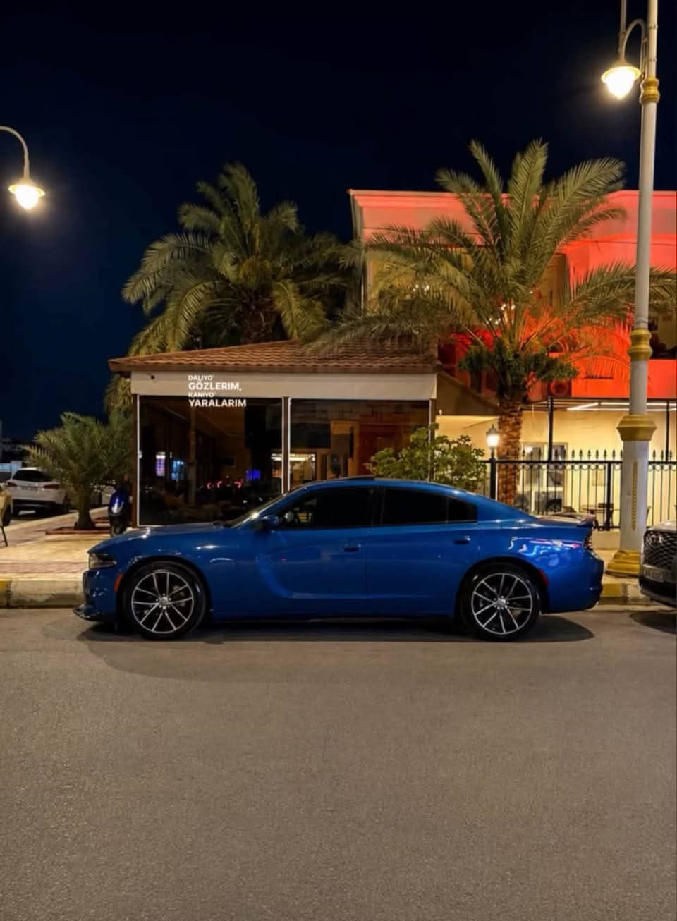جارجر sxt blus
موديل:2022 v6

فقط بارد بدون صبغ

السيارة فول+فتحة سقف +كشن حضن + مواصفات ال blus معروفة لون مميز 

رقم بغداد 

ماشية٦٥ مايل مشي امريكا 

السعر 280

مراوس حسب القناعة 

للتواصل:***********

نص مكتوب في الصور:
- DALIYO GÖZLERİM, KANIYO YARALARIM
- DODGE @KWA_DODGERAM