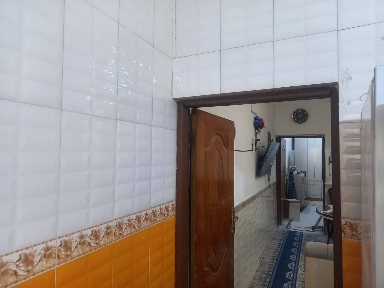 بيت للبيع حي الفرات شارع الصب فراعنة أسواق سامر سابع بيت تبليط خدمات المساحة ١٠٠ متر غرفة وصالة واستقبال ومطبخ طابق واحد نظيف طابو صرف السعر ٩٠ مليون الاتصال, ***********
