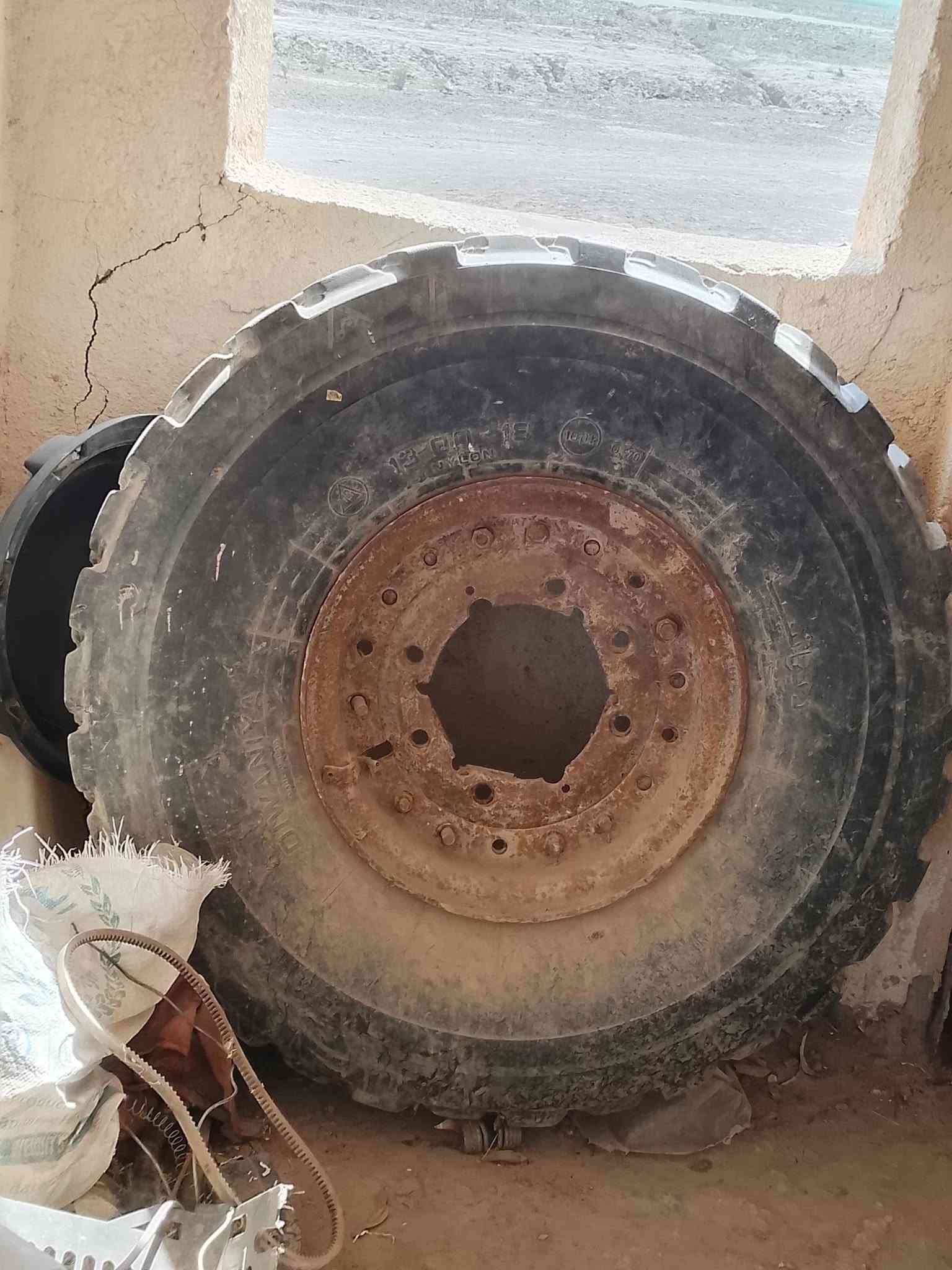 عربانه للبيع جديده تخم تاير حداديه جديده
الاتصال برقم 
‏‪***********‬‏
