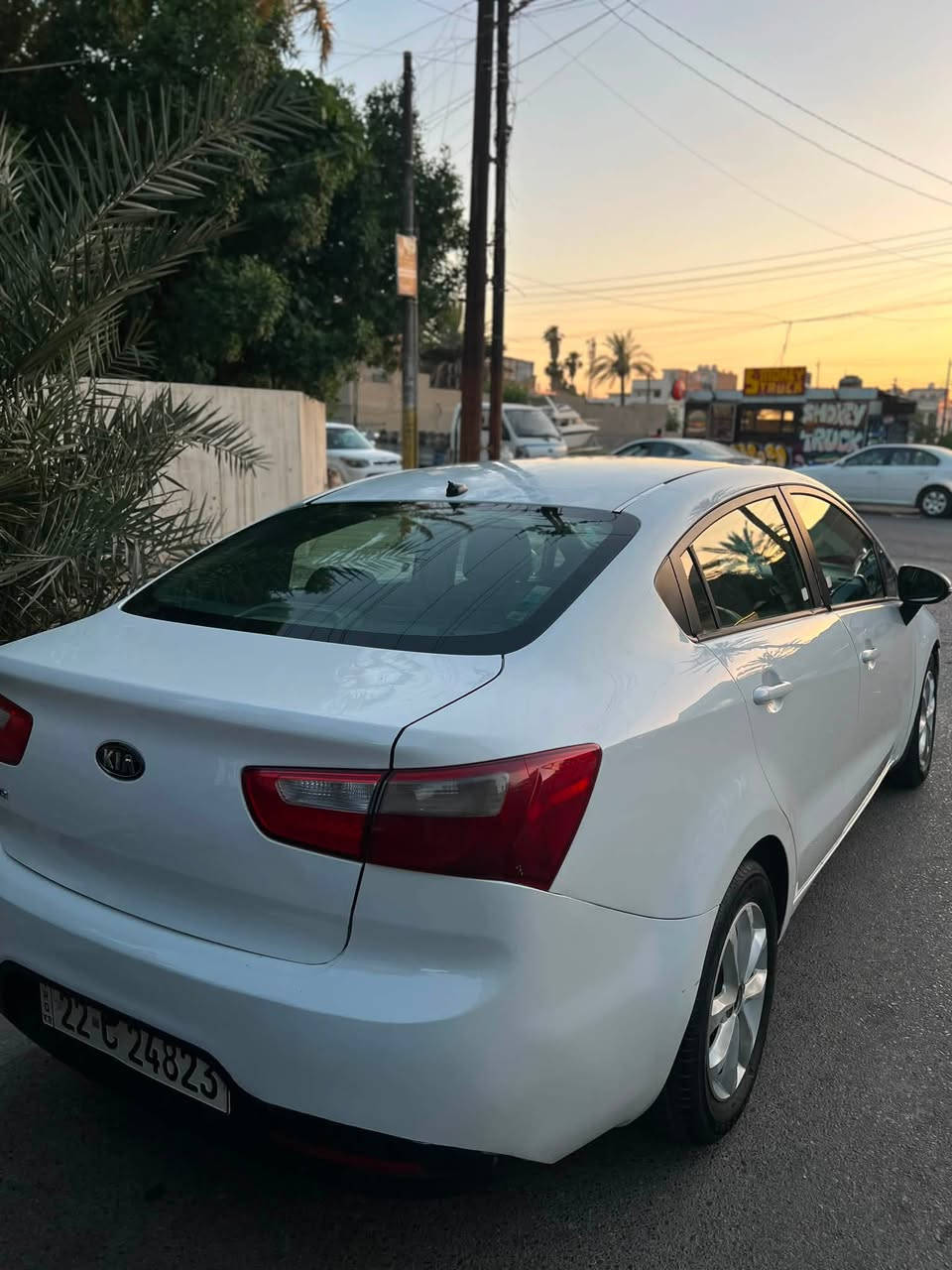 كيا ريو ٢٠١٣ خليجية 
محرك ١٤٠٠ 
تشتغل على البانزين العادي بدون دوانز طبيعي كلش

 نظام ايكو -شاشة-مري شفط- تحكمات ستيرن - تبريد تدفئة شغالة 

ماشية ٢٤٥ الف كيلو 

واتساب

***********
