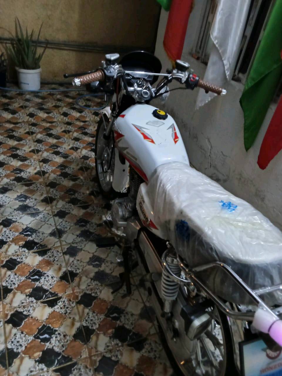 السلام عليكم دراجه إيراني للبيع 
محرك خير من الله
مديل ٢٥
مكاني ديالى منطقة الحويش
رقم ***********
سعر ٧٢٥ بيهه مجال حك الجيه