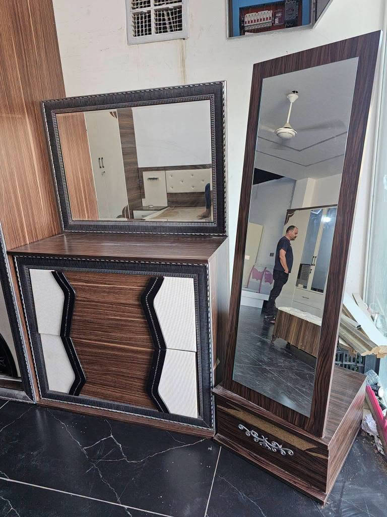غرفة نوم تركي للبيع اخو جديد شرط النظافه 100% غرفه كامل حلوه درجه اولى 6 قطع سعرها 275 الف وابي مجال اي استفسار يراسل صفحه او يخابر على رقم *********** مكان كركوك كركوك, العراق
