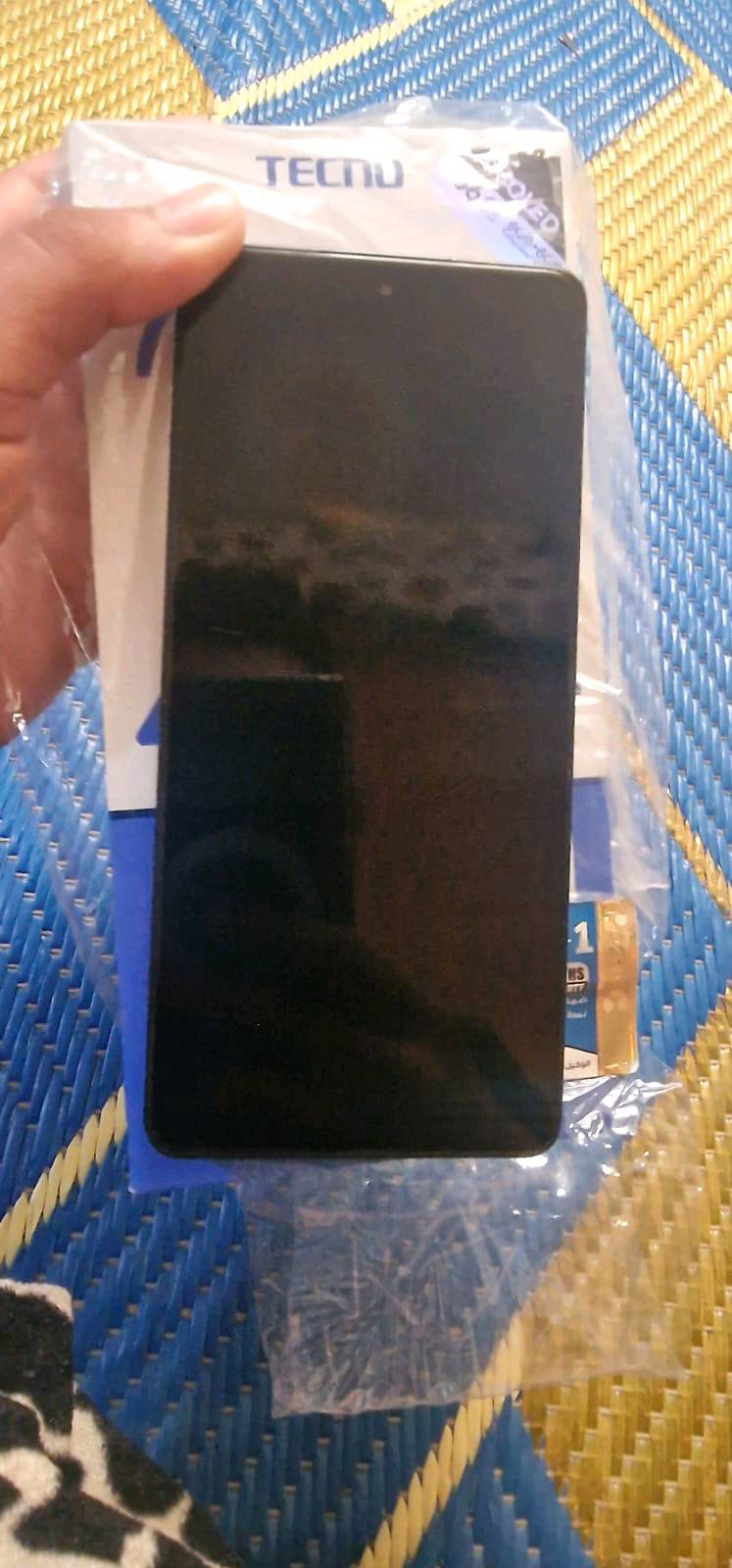 سلام عليكم👋🏻
 تكنو كامون 20 برو g5☠️💀
 الجهاز نضافه 99%✅
مع شريحتين ☎️ +رام🧨
مع كامره 50ميگا بيكسل صور والفيديو 4k📷
 جهاز ما مفتوح مع ملحقات مثل ما موضح بالصور
جهاز يدعم 90 فريم في البوبجي 🎮
مع بطاريه 5000 ملي وشحن سريع 33 ⭐ خلال 35 دقيقه من ( 0 _ 100)🔋
سعره 250 الف قفل عنواني بغداد🇮🇶
للتواصل واتساب فقط ***********📞
