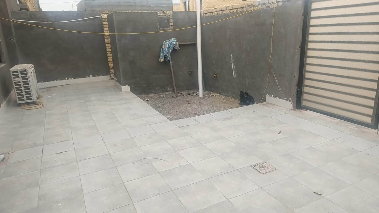 تحية طيبة لمتابعينا الكرام
متوفر دار سكن للبيع أو مرارس 
مجمع الخير قرب المولده بناء حديث2025 مساحته 200
طابقين ًً..الطابق الأول 
غرف نوم 2
استقبال 
صاله
مطبخ
صحيات2
طارمه
الطابق الثاني 
غرفه
صحيات
السعر140مع مجال
للاستفسار مراجعه مكتب ابو سلام 
للعقارات سماوه حي الصدر قرب فلكه ساعه مقابيل مطعم دجله
اتصال ***********
واتساب***********
