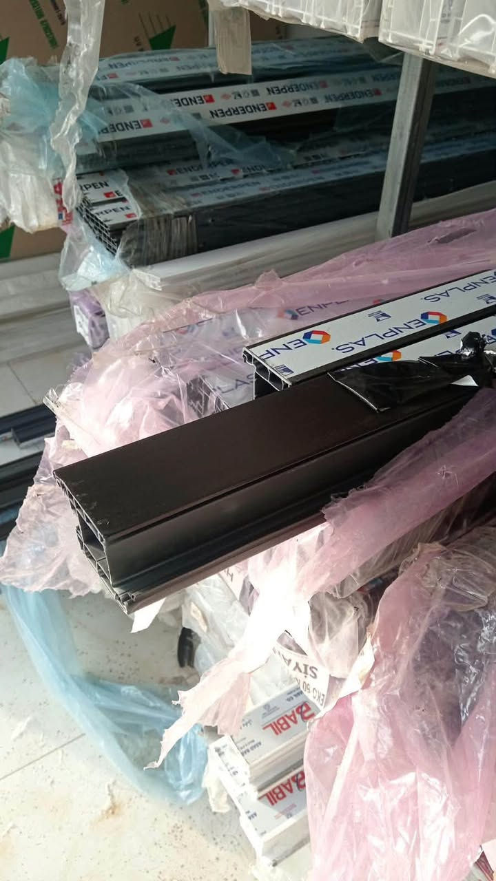 بحمد الله وفضله وصول مقطع PVC اسود تركي 
جودة ممتازة 
وضمان 10 سنوات 
واسعار مناسبة 
لدى شركة السيم لتجارة مقاطع الالمنيوم وال PVC
للطلب والاستفسار 
مراجعة مجمع السيم لتجارة الالمنيوم 
الكائن في الذيوانية منطقة السراي مجاور معهد الفنون الجميلة للبنات شارع الالمنيوم 
او الاتصال على 

‭+964 775 000 3118‬
