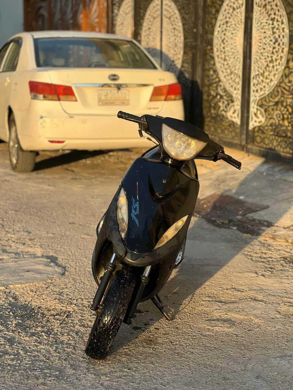 سلام عليكم ماكس عدله دراجه خير من الله بس كفراتها شويه بيها شخوط بصيطه بكاني ***********سعر 450
