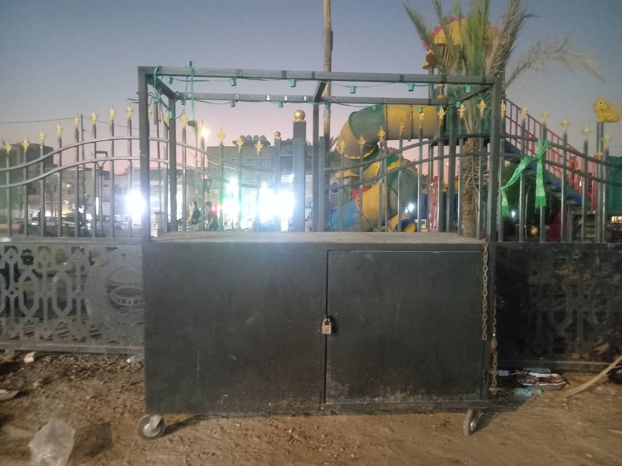 ميز حديد البيع جديد رقم *********** وتساب
