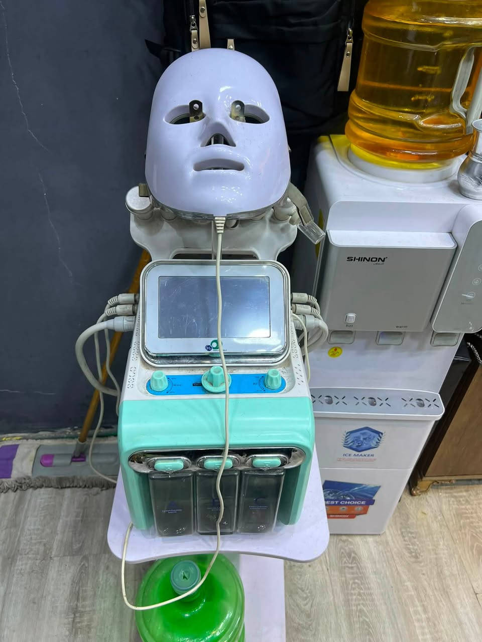 مرحبا شونكم عيني جاز تنضيف مثل ما موضح بل صور جهاد ستخدام قليل كلشش للبيع بكاني بغداد ما متواجد بل فيس بس عله رقم إلا تحب اتصل وسعر مناسب***********
