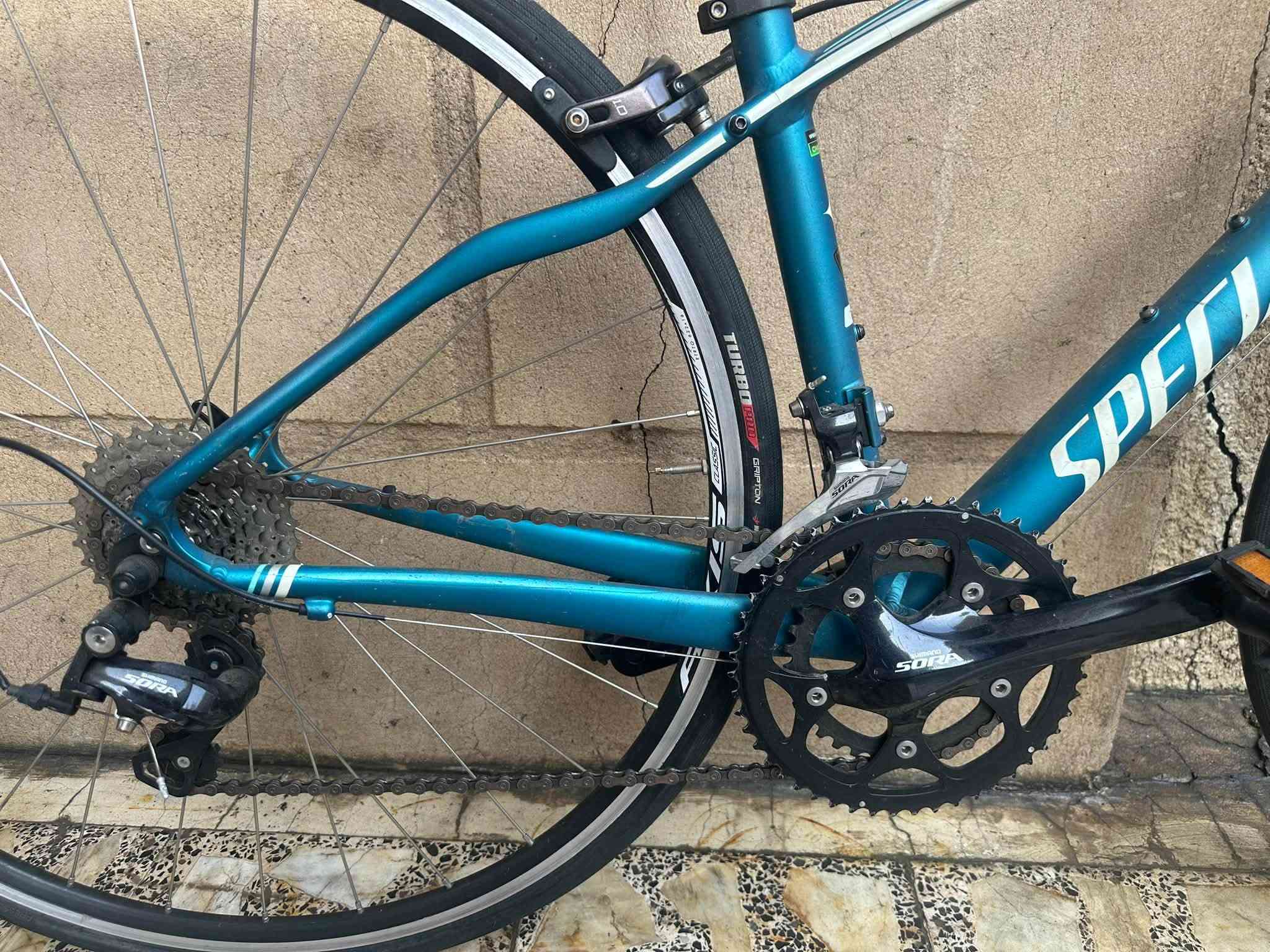 Specialized Dolce 🇺🇸
•
•
دراجة الطريق (Road bike) ماركة سبشلايزد الامريكية للبيع
دراجة مال حاويه بعدها بلاديه مملعوب بيها نهائياً على وضع الاستيراد وكانما جديده 

معدن الدراجة من الألمنيوم ماشه كاربون فايبر معرزة بتقنية Zertz لامتصاص الصدمات
ابعاد الفريم : حجم 28 / قياس 44 S

وزن الدراجة بالكامل : 8 كلغم
نسبه ضافتها 97%
مجموعة الدراجة  Shimano Sora R-3500 شيمانو سورا جديد وكانما غير مستعمل فقط البدالات ضاهريه و بداله النقال بحاجة الى ترتيب او تنضيف او صيانه

‎عدد التروس : 2 / 9

ويالتها المنيوم ماركة AXIS Classic  طبقتين لتحمل عوامل الطرق الوعرة نضام كمبليون فتح وشد سريع
اطارات الدراجة ماركة Specialized Turbo Pro الخاصة بالشركة قياس 25 / c700

السعر المطلوب : 350 الف و الشراي يدلل
العنوان: بغداد / الشعب / سوق شلال / قرب مركز شرطة شارع عدن
للاستفسار: ***********
