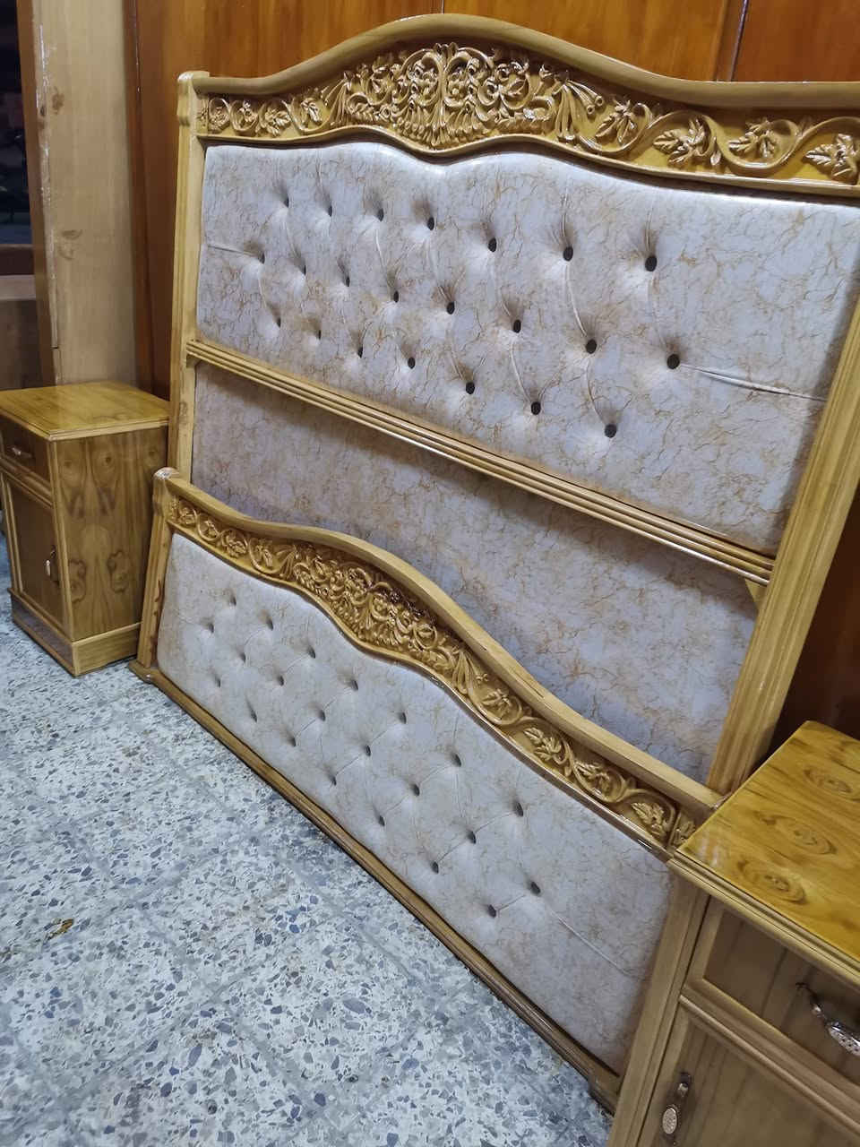 السلام عليكم
ه وملحق صاج داخل وخارج مستعمل اخت الجديده شغل توصا ثقيله جدآ النقش زان مصري الزاويا بابين وملحق
للحجز والتواصل علئ الهاتف او واتساب *********** بغداد السيديه حي الاعلام شارع قطر الندئ
