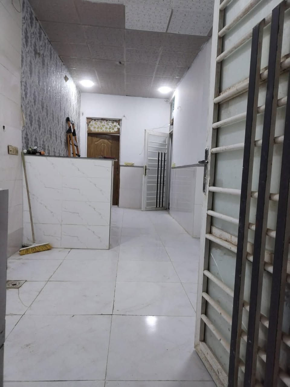 بيت للبيع في النجف مقابيل قرية الغدير عمود 280 مساحته 50 متر مربع البيت عالي عن الشارع يم اسواق ورده خدمات كاملة شارع عريض 
 شارعه مقابل المطحنة بل شارع ركن اسواق ابو وردة
بناء حديث غير مسكون
سند 25 مرقم من البلدية طابوك صب 
باقي التفاصيل مراسلة الصفحه
أو الاتصال على الرقم الموجود بالاعلان 
***********
السعر ب25 وبي مجال
