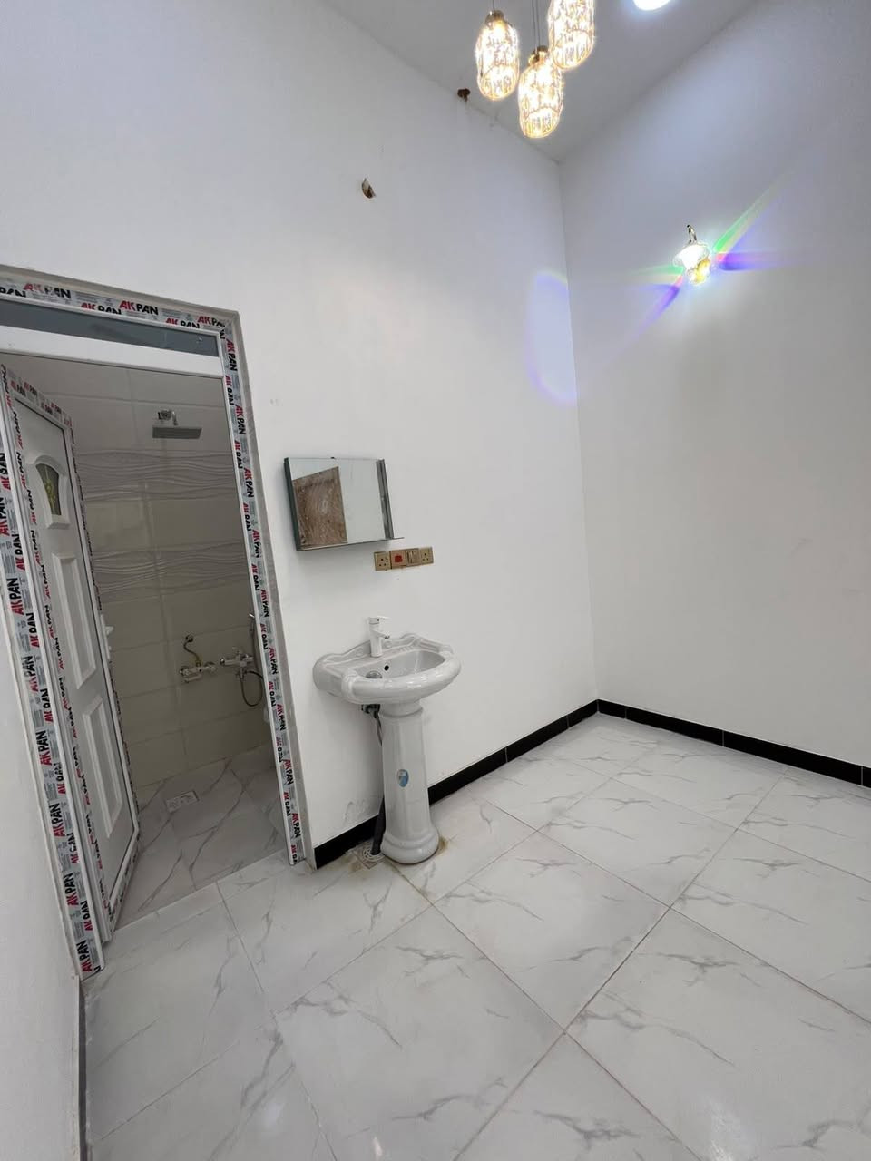 🏡 فرصة مميزة – 3 بيوت للبيع في أبو الخصيب / حمدان
🔹 يتوفر 2 بيوت للبيع، مساحة كل بيت 150 م².
*********** 
✅ مواصفات البيت:
• غرفتا نوم
• صالة
• ديوان
• مطبخ (حار وبارد)
• صحيات داخلية وخارجية
• جميع الخدمات متوفرة (ماء، كهرباء، تبليط)

📍 العنوان: أبو الخصيب – حمدان

💰 السعر: 85 مليون دينار للبيت الواحد، قابل للتفاوض.

📞 للاستفسار أو حجز موعد للمعاينة، راسلنا على الخاص أو اتصل بنا ***********
