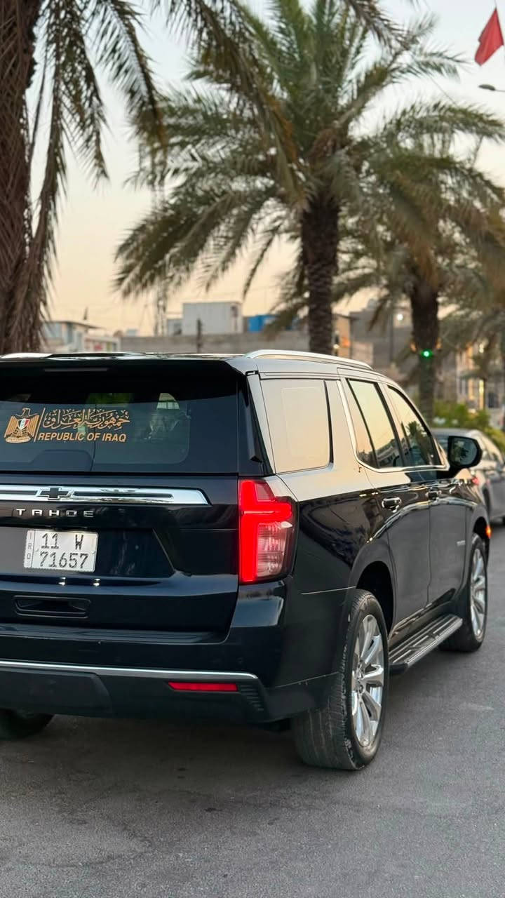 سلام عليكم 
للبيع تاهو موديل 2021 خليجي فئة ls 
محدث بريمير / رقم بغداد
السيارة لونها مميز بالنهار كحلي و بالليل اسوود 
ماشية 123 الف كيلو 
مواصفات التاهو العادية المعروفة 
السيارة صار بيها طخة هنا و انصبغ بيها بنيد و جاملغ و شوية من الباب 
السيارة كلش حلوة و جاهزة ان شاءالله 
مكاني بغداد السيدية 
سعر السيارة 375 ورقة و بيها مجال 
***********
