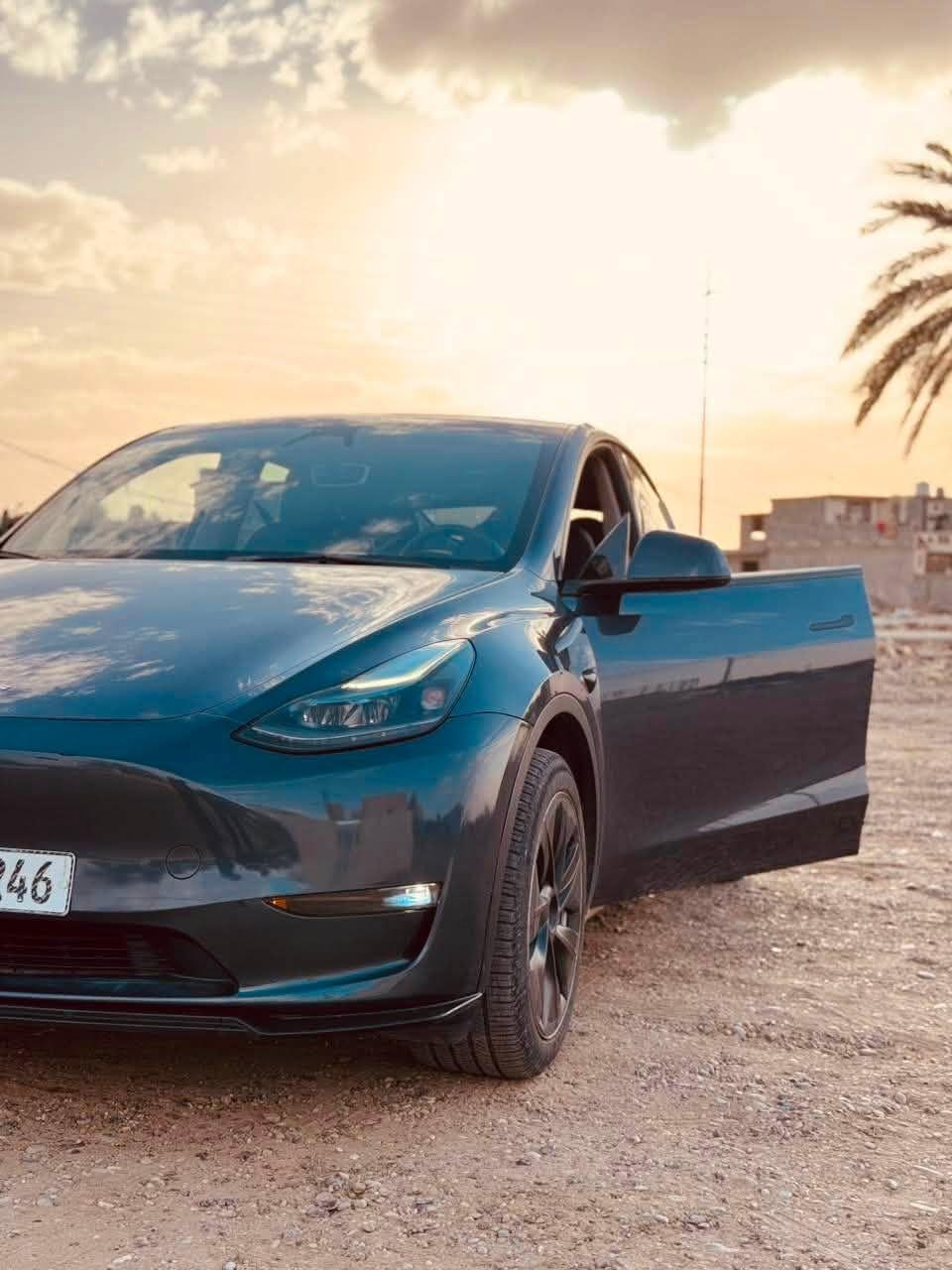 سلام عليكم ⚜️

🚘 للمراوس فقط 🔄

⚡️ Tesla Model Y Long Range – 2023
🇺🇸 وارد أمريكي
📏 ممشى 35 ألف كم
💥 الحادث جنطة

✨ مواصفات وكماليات السيارة:
• Long Range 🔋
• جناح خلفي
• كفرات مري جديدة
• مثلث جام
• جام السيارة مغلف عازل حراري
• السيارة عليها كماليات وإضافات

🔄 مطلوبة للمراوس بسيارة مناسبة
الفرق حسب السيارة والعرض.

📩 اللي عنده سيارة للمراوس يدز التفاصيل والصور خاص.

                             ***********☎️
