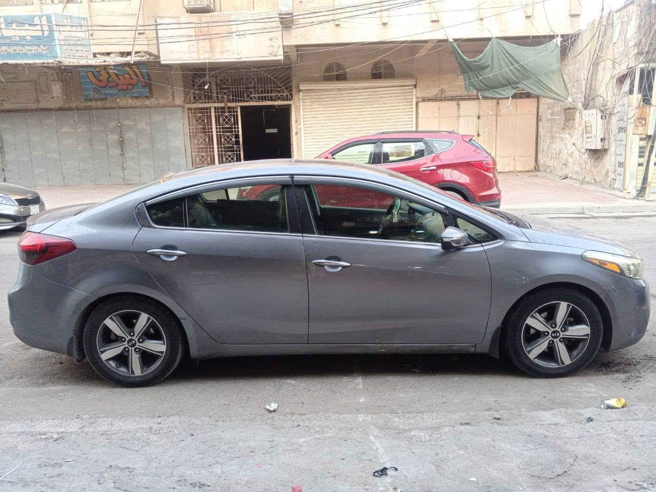 السلام عليكم كيا فورتي 2017 وارد امريكي بدون حادث وبدون صبغ فقط دعاميه اماميه 
سياره خير من الله فول مواصفات أعلى فئه بالفورتي باسمي تحويل مباشر السعر 118 وبيها مجال للاتصال ***********
