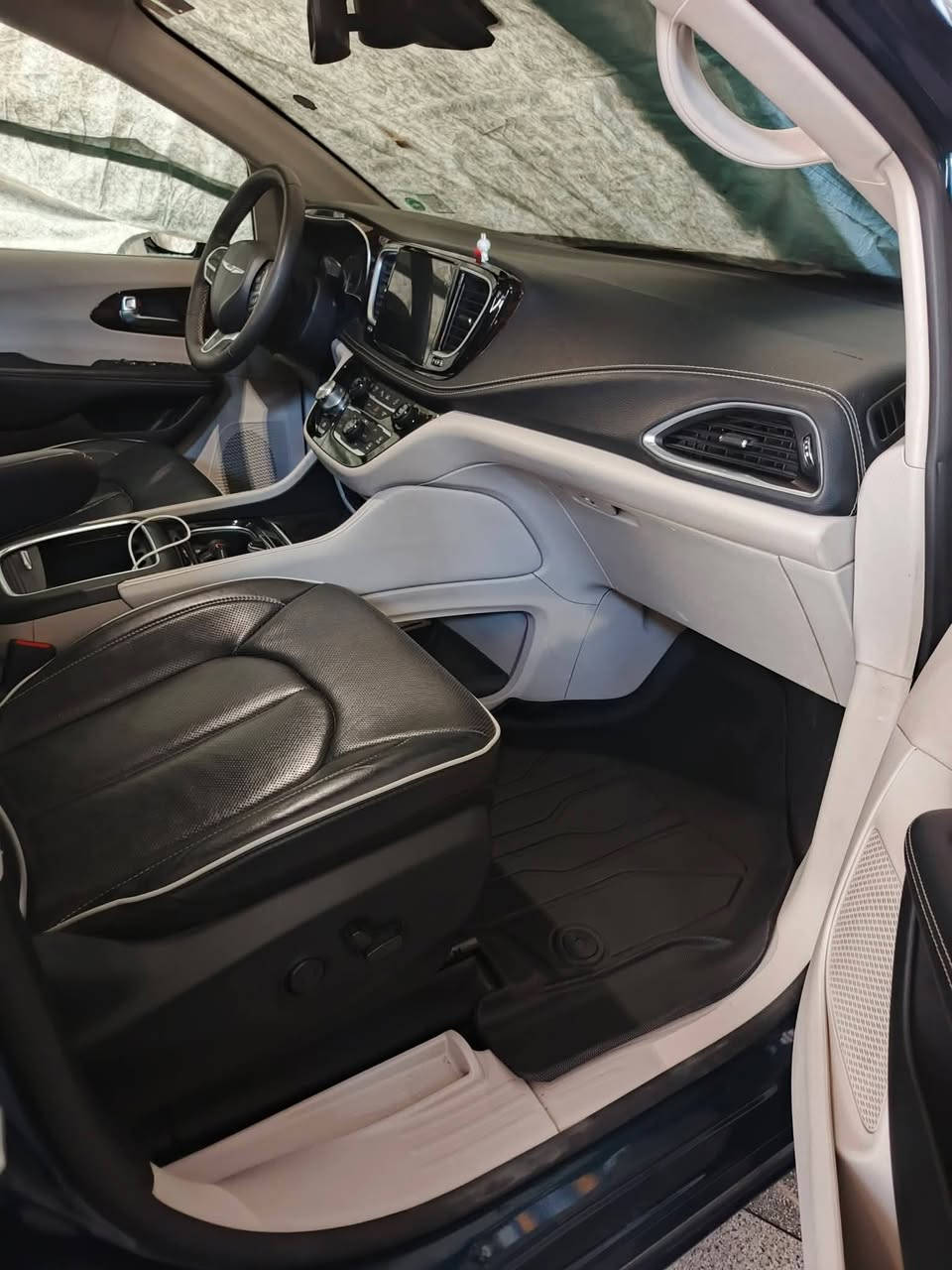 2023 CHRYSLER PACIFICA LIMITED S السلام عليكم ورحمه الله
السياره ؛؛كرايسلر باسفيكا  - بانزين
الموديل؛؛2023  لمتد فول لون مميز 
الضرر لايوجد سياره غرق مياه امطار 
السعر 265
اللوحه ؛؛ بغداد  تحويل بنفس اليوم 
ماشيه 35 الف ميل 
مكان السياره بغداد 
 ***********
ملاحضه سياره مكفوله من الصبغ ولايرباك ولكلير ومن كلشي  سياره عله وضع لشركه 

المواصفات ؛؛ لمتد فول 

1-بصمة تشغيل وابواب 
2- هندبريك بصمة 
3- تشغيل عن بعد 
4- هيترات بالكشنات  تبريد كشنات
5- رادر جانبي 
6- بيبان كهرباء ( تحكم ريمونت ) 
7- صندوق كهرباء شفط 
8- رادار امامي خلفي 
9- كشنات VIP منفصل
10- مانع انزلاق 
11- نظام ستوب بارك 
13- تنبيه الخروج المسار 
14- شاشة كبيرة كاربلاي 
15- تبريد مركزي ثلاثة قطع 
16- تدفئه كراسي ولاستيرن 
17- تحكم استيرن فول 
18- بردات داخلية 
19- اشاير بالمري +كامرات 
20 -محرك 6 سلندر 3600 
21- كير ماوس 
22- نقطه عمياء 
23 - كشن كهرباء + خزن 
24- كامرات جانبية + امامي خلفي عدد 5 
25-مرايات جانبيه شفط 
26-فتحه سقف بانوراما 
27-تبريد الكشنات 
28 تخم تاير جديد
