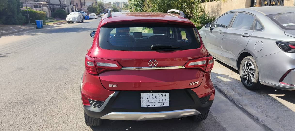 🚘 للبيع BAIC X25 موديل 2020
📍 الموقع: بغداد – حي الجهاد – منطقة الرفاق، قرب مدينة الألعاب
📌 رقم السيارة: بغداد
✅ السيارة حرة والتحويل ثاني يوم
🎨 اللون: أحمر
🛣️ الممشى: 17,000 كم فقط – قابل للزيادة
⚙️ المحرك: 1500 
✅ المكينة والگير ياباني ومكفولات
⚙️ گير أوتوماتيك 

المواصفات:
• شاشة لمس
• حساسات خلفية
• تحكم بالستيرن بوضعيتين
• إشارات بالمرايا
• مثبت سرعة
• تبريد فول
• كشنات جلد

🔧 السيارة عليها إدامة حديثة تشمل:
• تخم تايرات
• فلتر بنزين
• كلاص بنزين
• دبلات خلفية
• صدر كامل
• دسكات تخم شركة

✅ السيارة جاهزة من كل شيء، وافحصها وجربها بالمكان اللي يعجبك.
📸 الصور الحقيقية للسيارة موجودة بالإعلان.

💰  السعر:- 83 ورقة وبيه مجال 
💵 وبيها مجال مع المشتري الجاد والمعاين.

📞 للاتصال وواتساب:
***********
***********

⚠️ ملاحظة: إعادة الإعلان بسبب الوعود والحجوزات السابقة غير الجدية، لذلك الحجز فقط بعد الاتفاق الفعلي.
أهلاً وسهلاً بالجميع، والجاد يتفضل يتواصل.@الجميع بغداد, العراق
