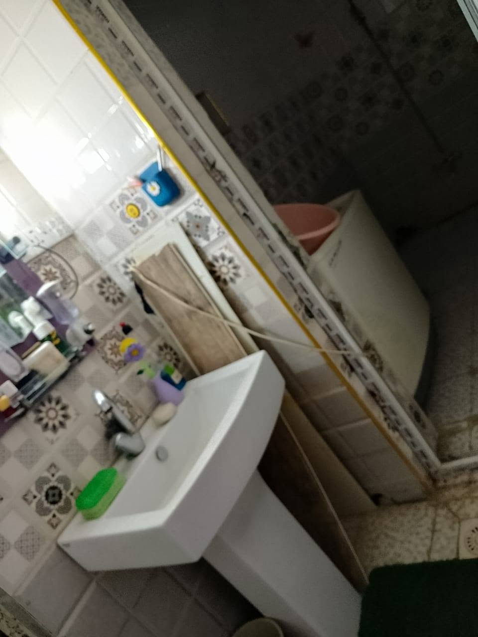 📍موقع حي الجامعة
السعداويه ورا سيطره العواد
بيت للبيع طابو🏡100متر
طابقين
الأول 
غرفه 🛌
صاله🖼
مطبخ🍽🍴
 استقبال🏦
صحيات 🪞
طابق ثاني
غرفه🛌
صاله🖼
حمام🚿
حديث كونكريت وبناء طابوك
يرهم اقصاد مقدمه والباقي قصد
#السعر 85وبي مجال
الوسيط العقاري
***********☎
عندك عقار للعرض دز تفاصيل وصور والباقي علينه
