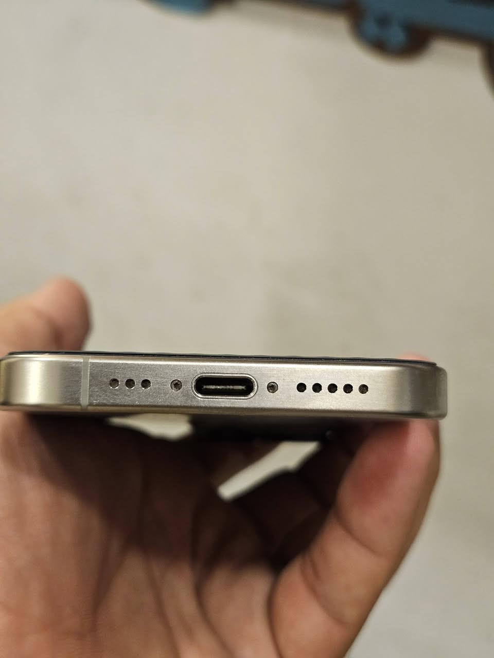 iPhone 15 Pro Pro Pro Pro Pro – 128GB  رحمه والديك اقره المنشور كلش زين قبل لاتدخل خاص او تخابر

• ماستر AAA – مو Pro Max
• البطارية 86% | دورات الشحن 716
• كلشي شغال بدون مشاكل
• Face ID شغال
• الشاشة نظيفة، بيها كسر غير مؤثر نهائياً
• فطر بالكلاسة خفيف وغير مؤثر
• ويا الكارتون والكيبل الأصلي
• السعر: 650 ألف قابل للتفاوض

📍 بغداد – الشعلة
📞 *********** واتساب أو خاص
