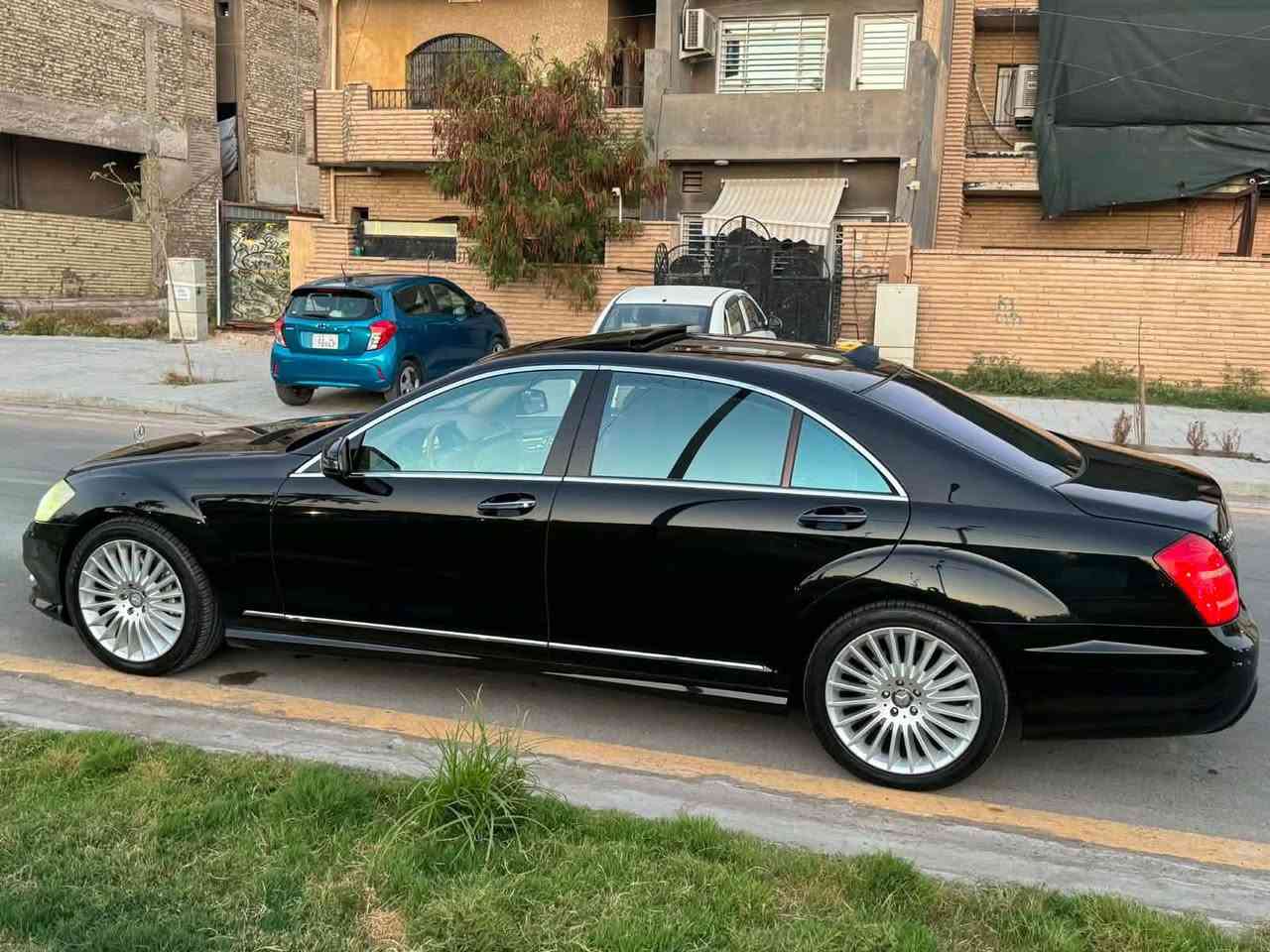 Mercedes-Benz S550 2010
فول مواصفات شنو البالك بيها معروفه مواصفاتها
الماني وارد الماني 🇩🇪
بيها كلير من المانيا قطعتين جاملغ وبنيد
ماشيه 200 الف كيلو 
السعر 210 
للاستفسار ***********
بغداد حي الجهاد
