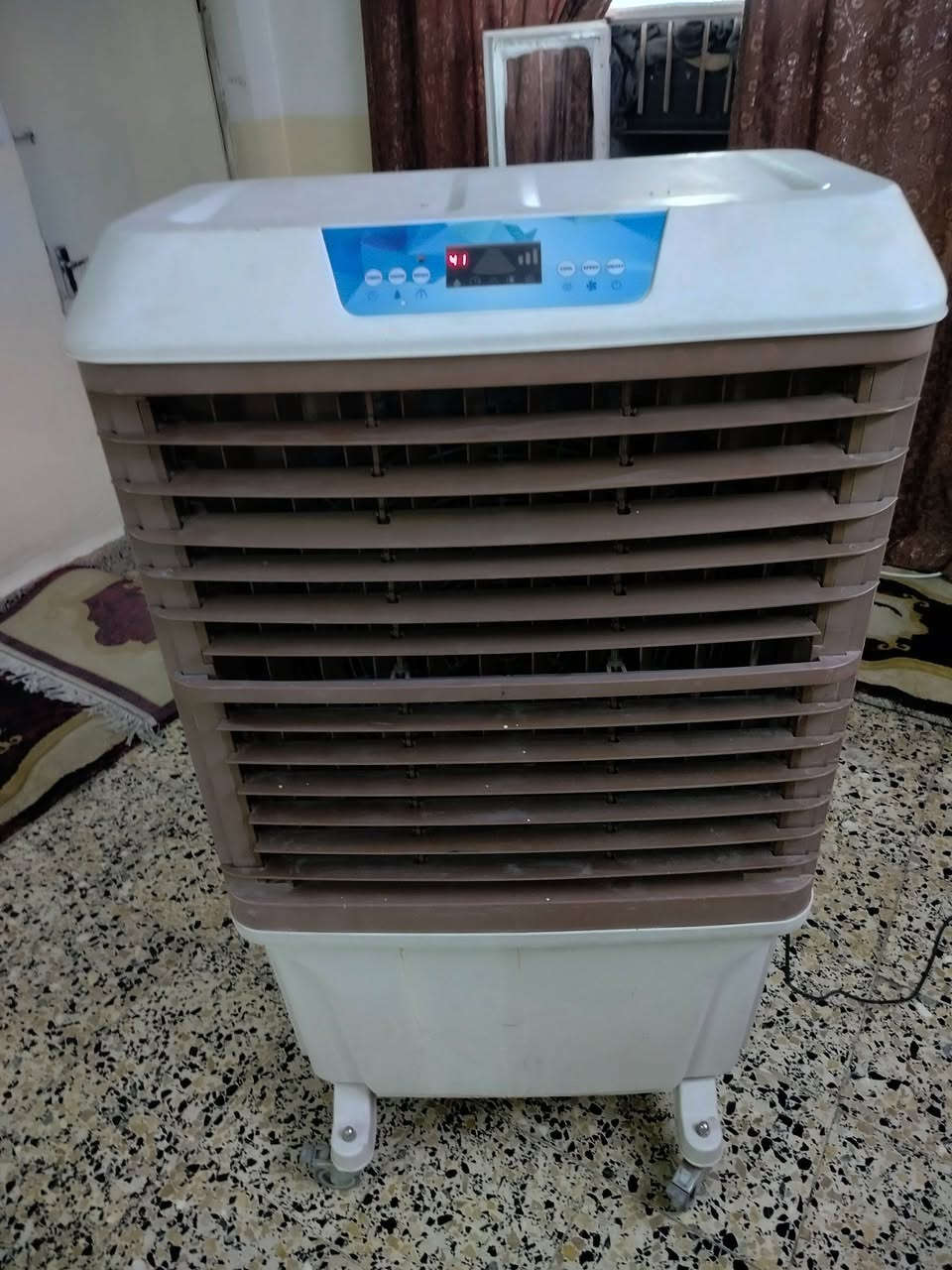 سلام عليكم كوفيره للبيع نضيفه شقاله3سرعات السعر 95وبيه مجال الاتصال ***********
