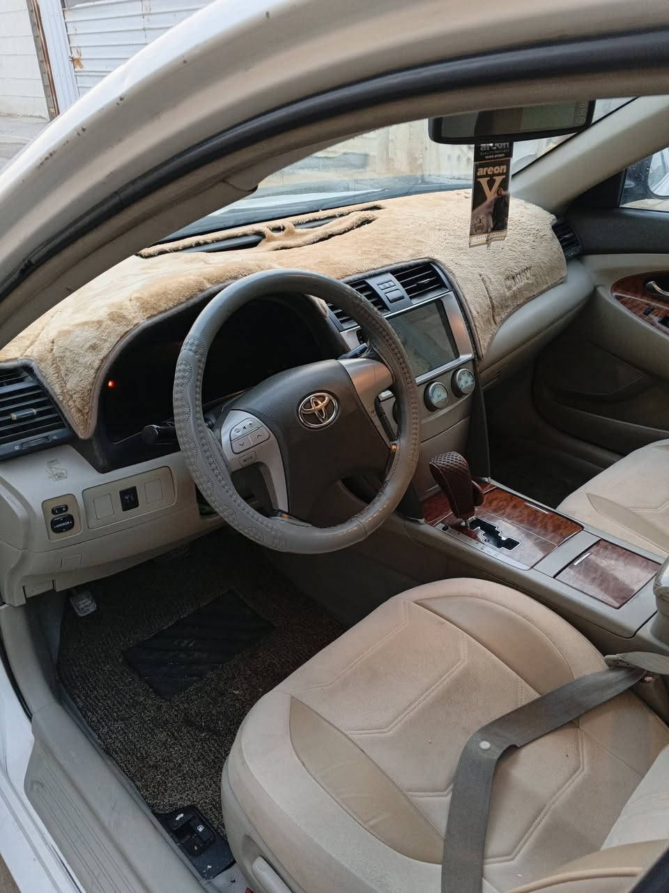 السلام عليكم من رخصت الادمن.  كامري. للبيع  التفاصيل داخل الصوره. السعر 88 وبيهه مجال ***********

نص مكتوب في الصور:
- سلام عليكم. كامري. 2007. خليجي بسمي مواصفات فتحه سقف كشن كهرباء مكينه وكير مكفولات تخم السياره مامكفوله بيه ضربه بلجنطه العنوان بصره ابي الخصيب (***********) السياره حلوه ونظيفه. السعر 88 وبيها مجال