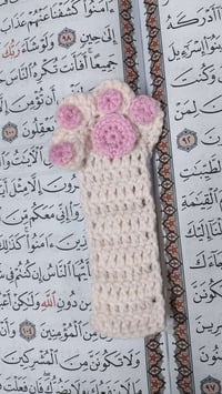 #Kitty  #paw #bookmar #فاصلة #كتاب بشكل يد #قطة السعر الفين متوفر حيكة...